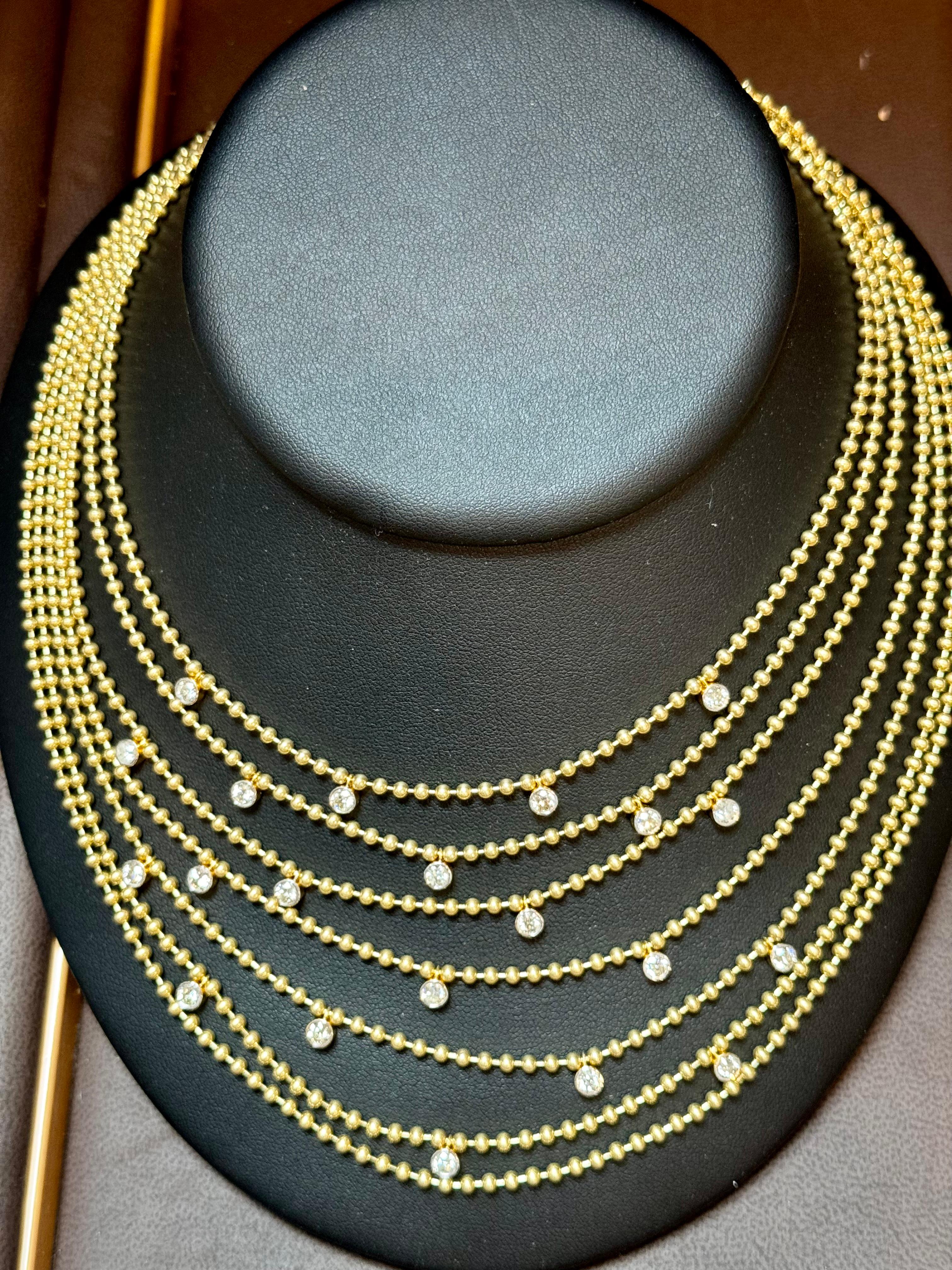 Collier ras du cou Draperie en or jaune 18 carats, 7 couches en vente 3