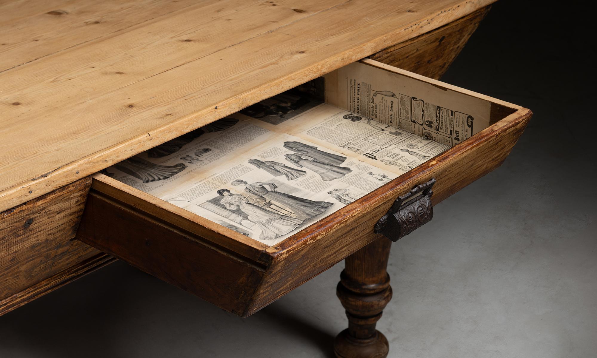 Draper’s Table, France circa 1860 In Good Condition For Sale In Culver City, CA