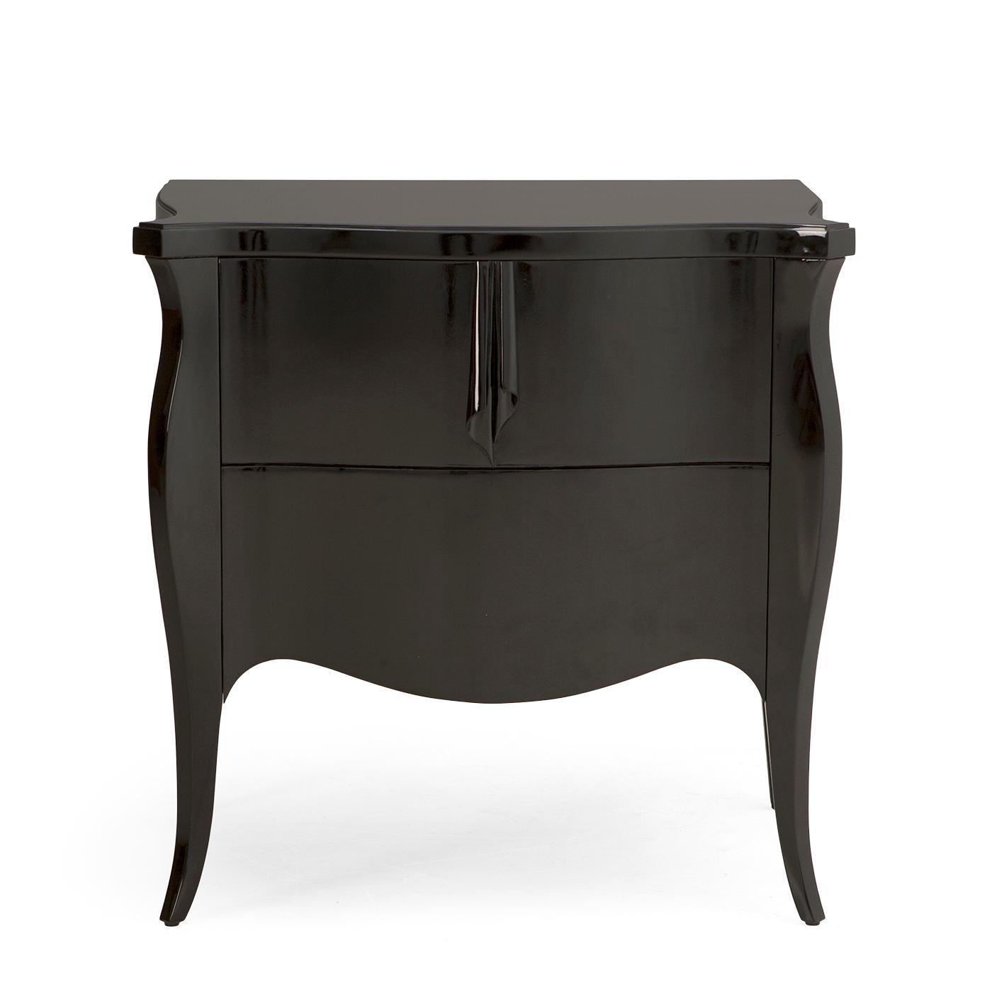 Nightstand or side table drapes with structure
in solid mahogany wood, hand carved wood in
black lacquered finish. Includes 2 drawers with
ultra suede lining inside and drawer with easy glide
system.
Also available in white lacquered or in