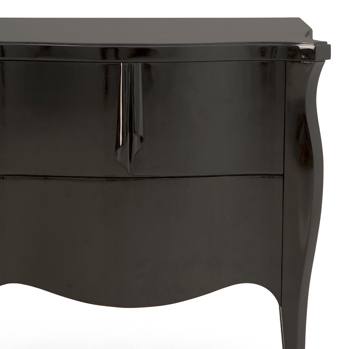 Drapes Nightstand or Side Table For Sale 1