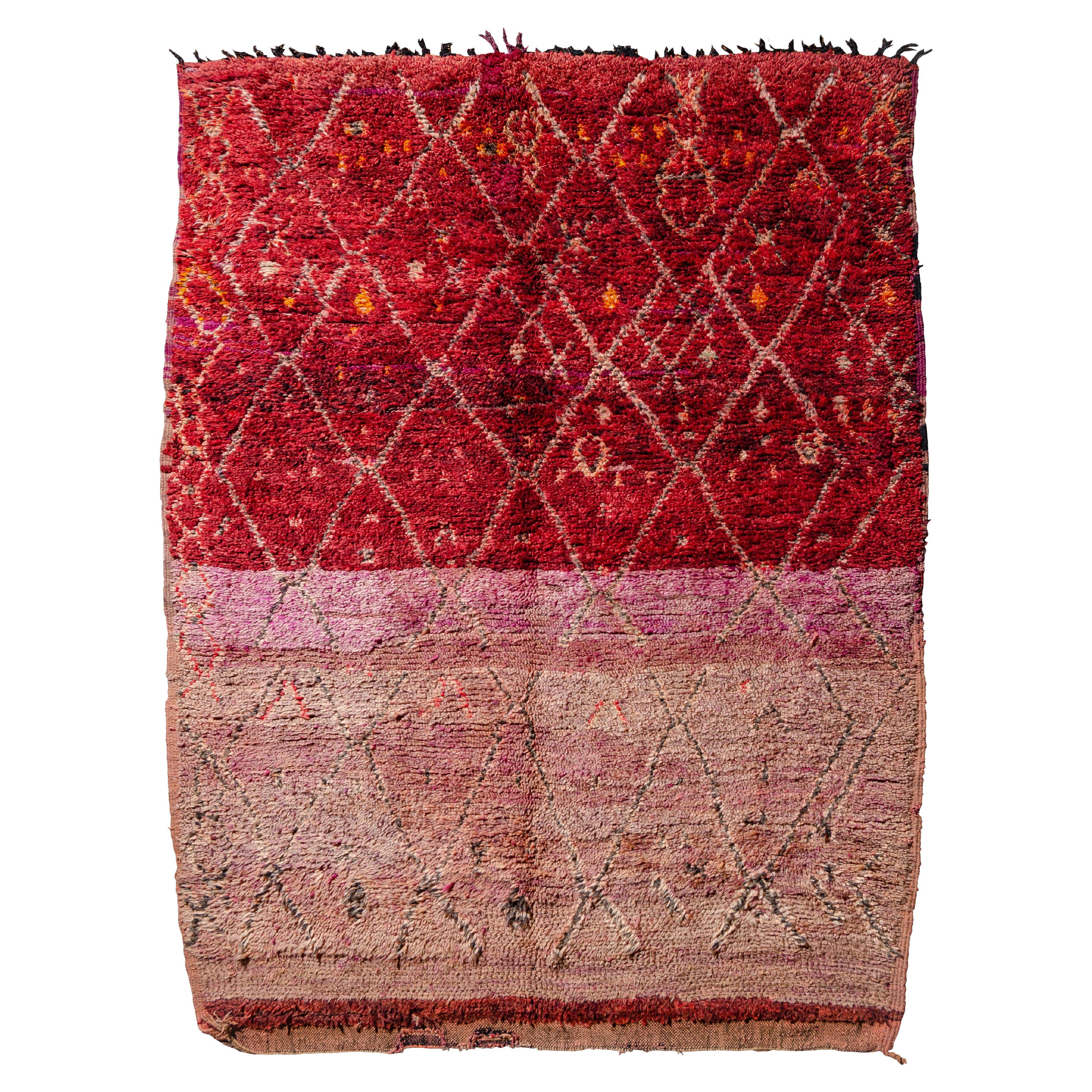 Drastic two toned vintage Moroccan Aït Sgougou rug curated by Breuckelen Berber For Sale