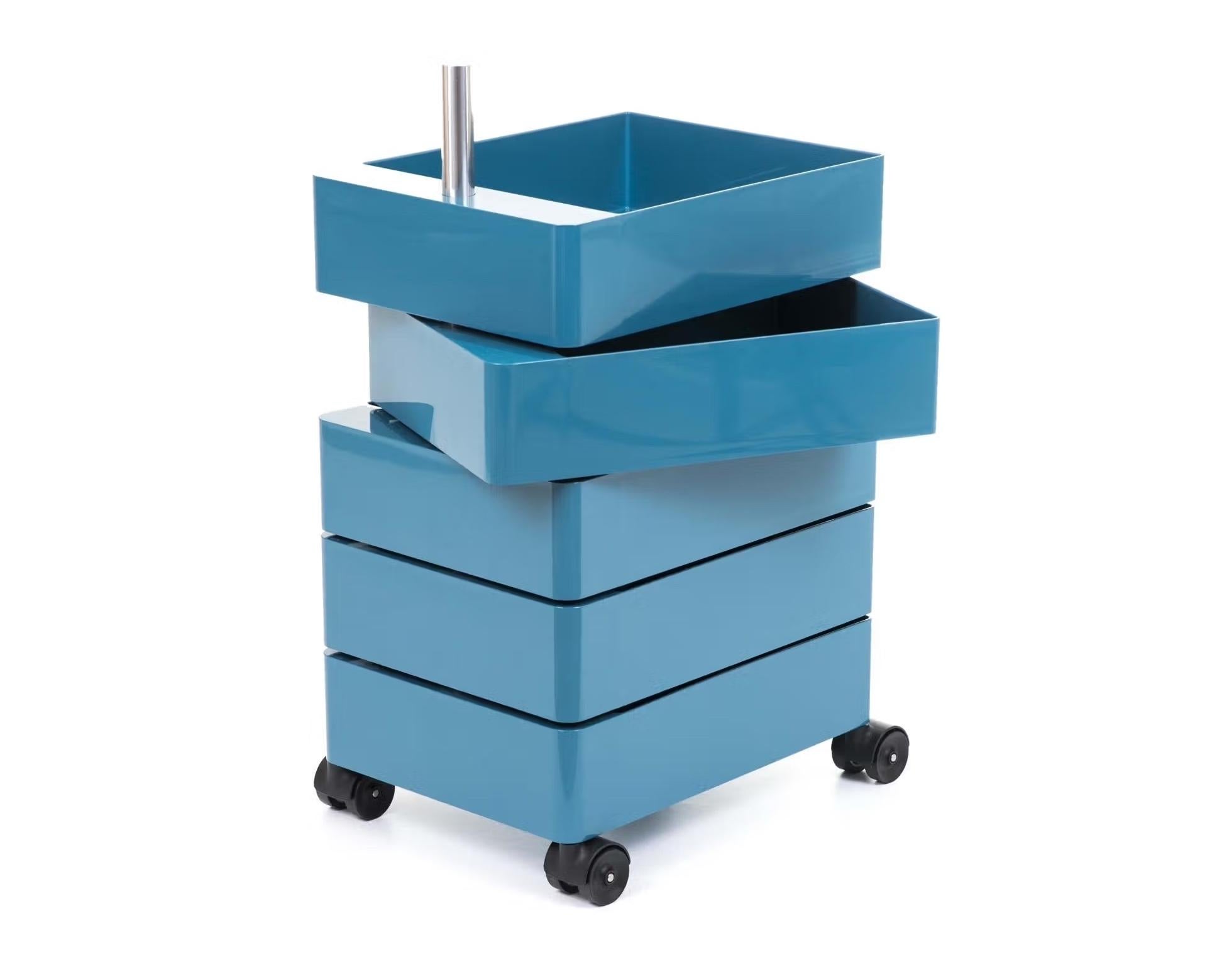 Designed by Konstantin Grcic for Magis, the 360° drawer unit on wheels combines stylistic intuition with functional design. This versatile storage solution is ideal for contemporary offices, home studios, bathrooms, or any space requiring organized,