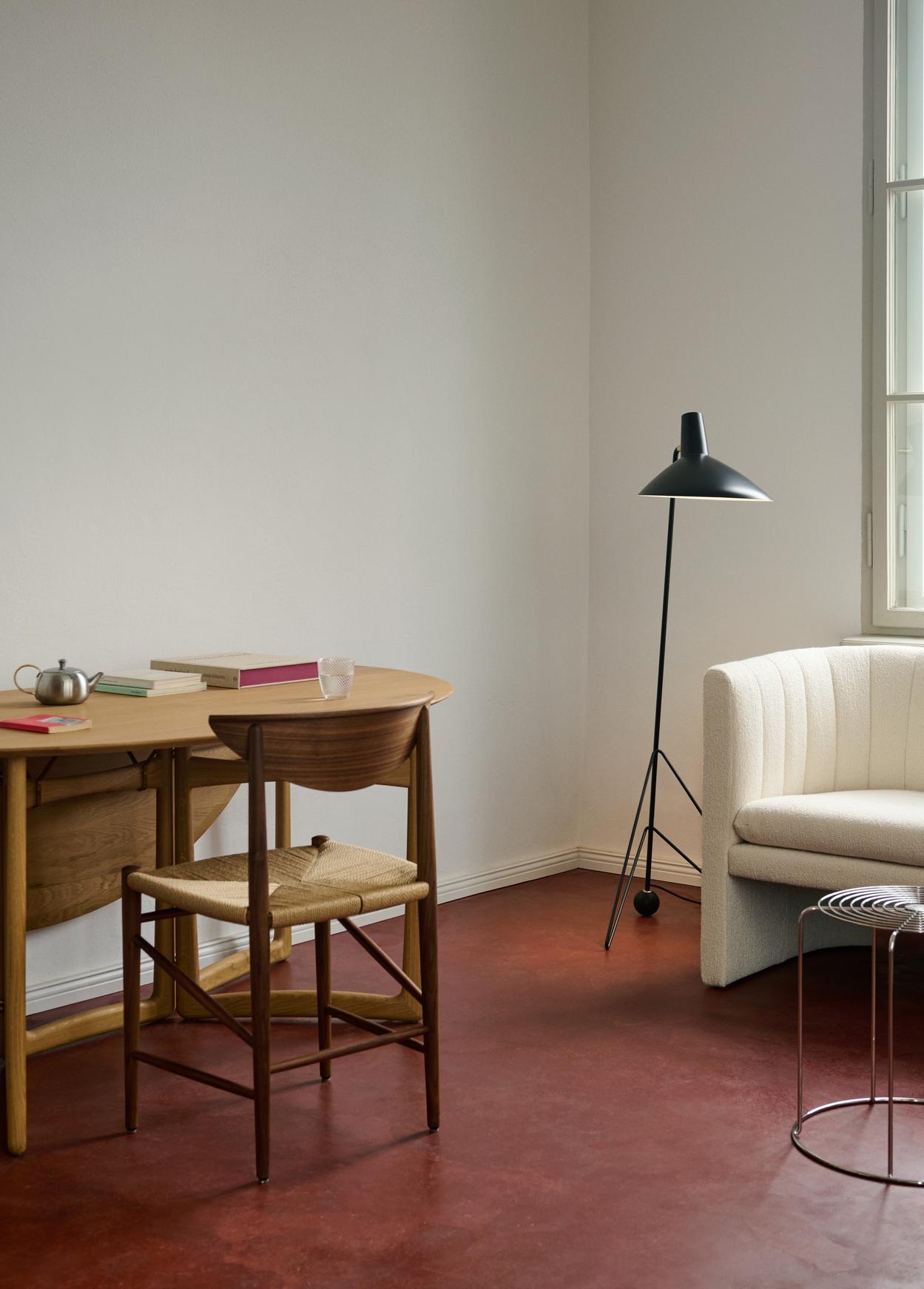 Drawn HM3 Chair, Oiled Walnut/Natural Paper Cord-Hvidt & Mølgaard for &Tradition For Sale 1