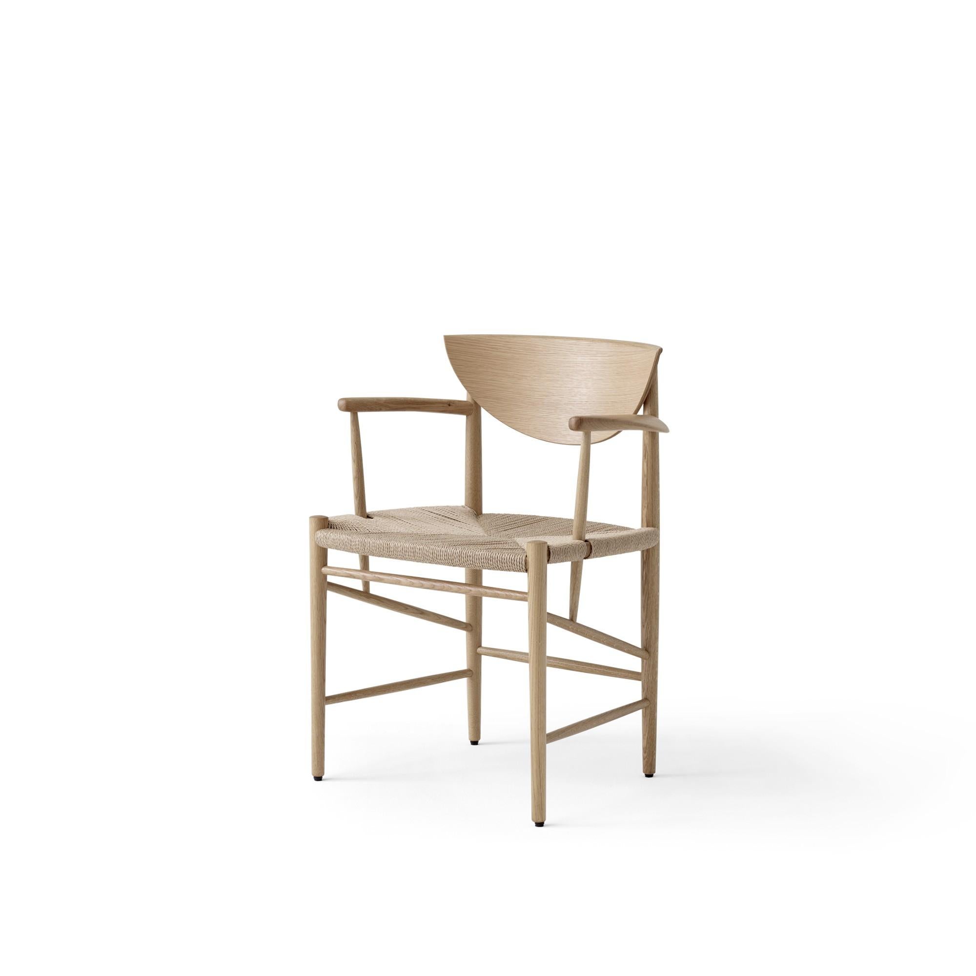 Silla con reposabrazos Drawn HM4 , roble aceitado by Hvidt & Mølgaard for and Tradition Letón en venta