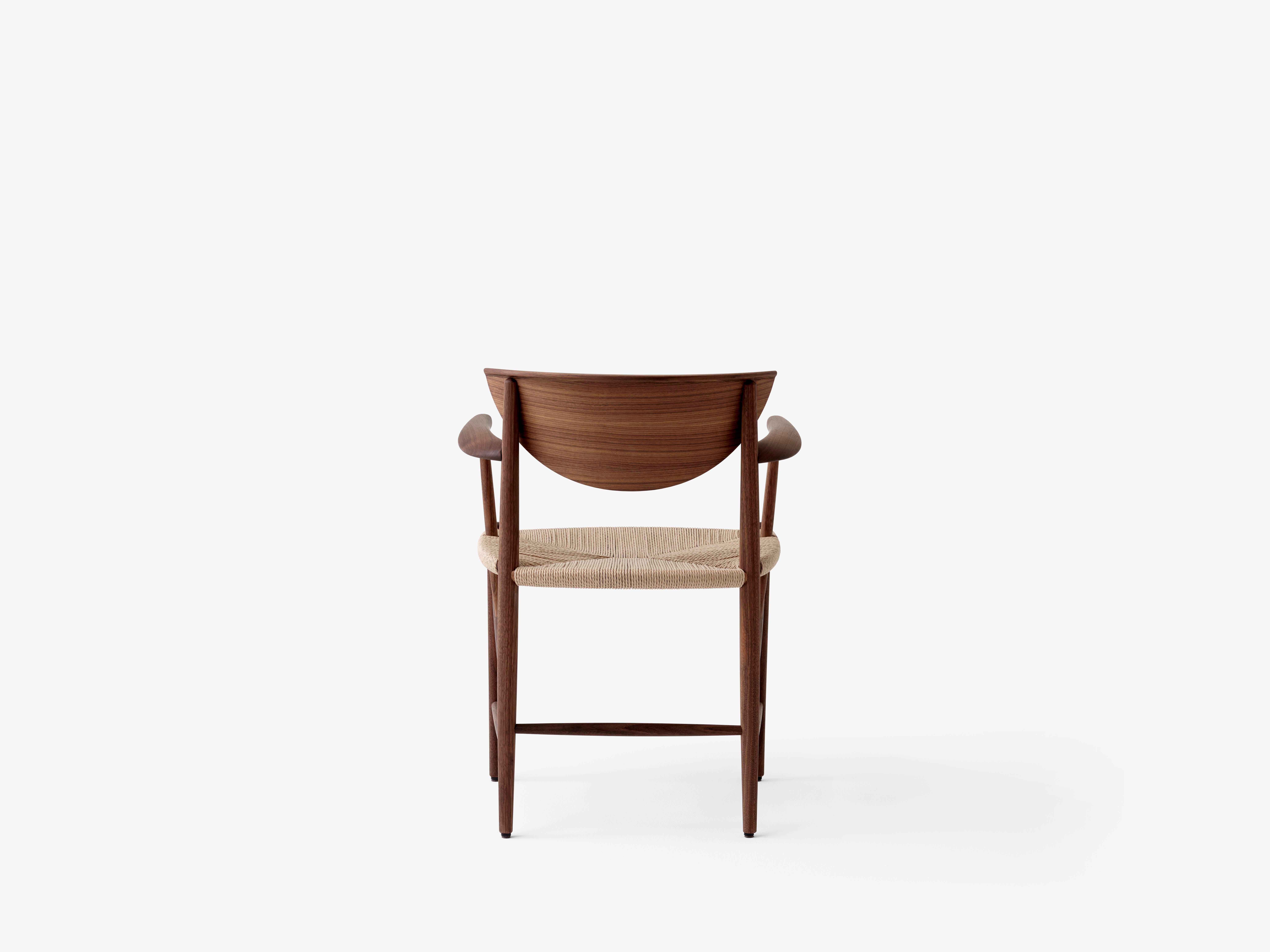 Danish Drawn HM4 Chair with Arm Rests, Oiled Walnut by Hvidt & Mølgaard for &Tradition For Sale
