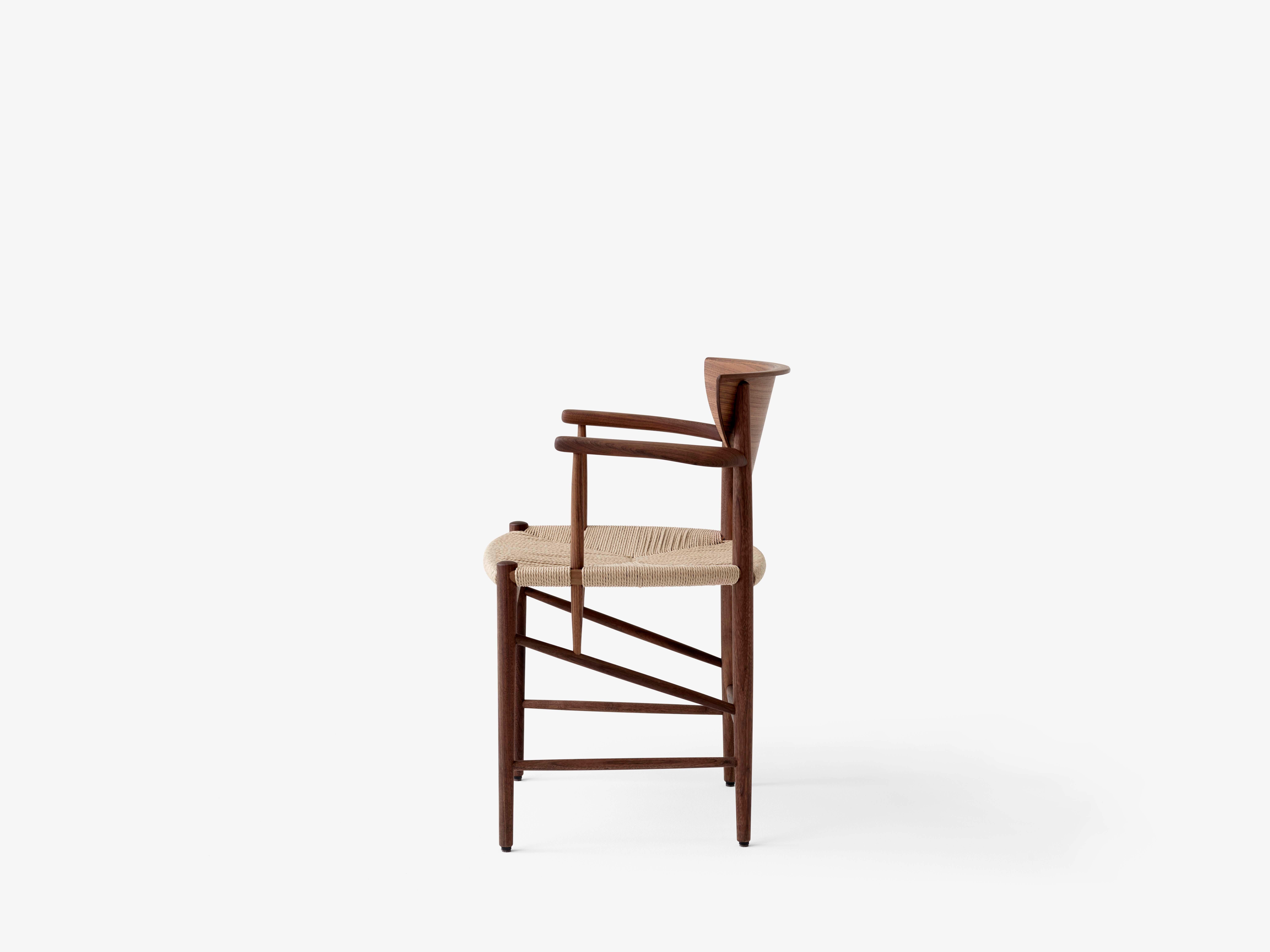 Drawn HM4 Chair with Arm Rests, Oiled Walnut by Hvidt & Mølgaard for &Tradition In New Condition For Sale In Dubai, AE
