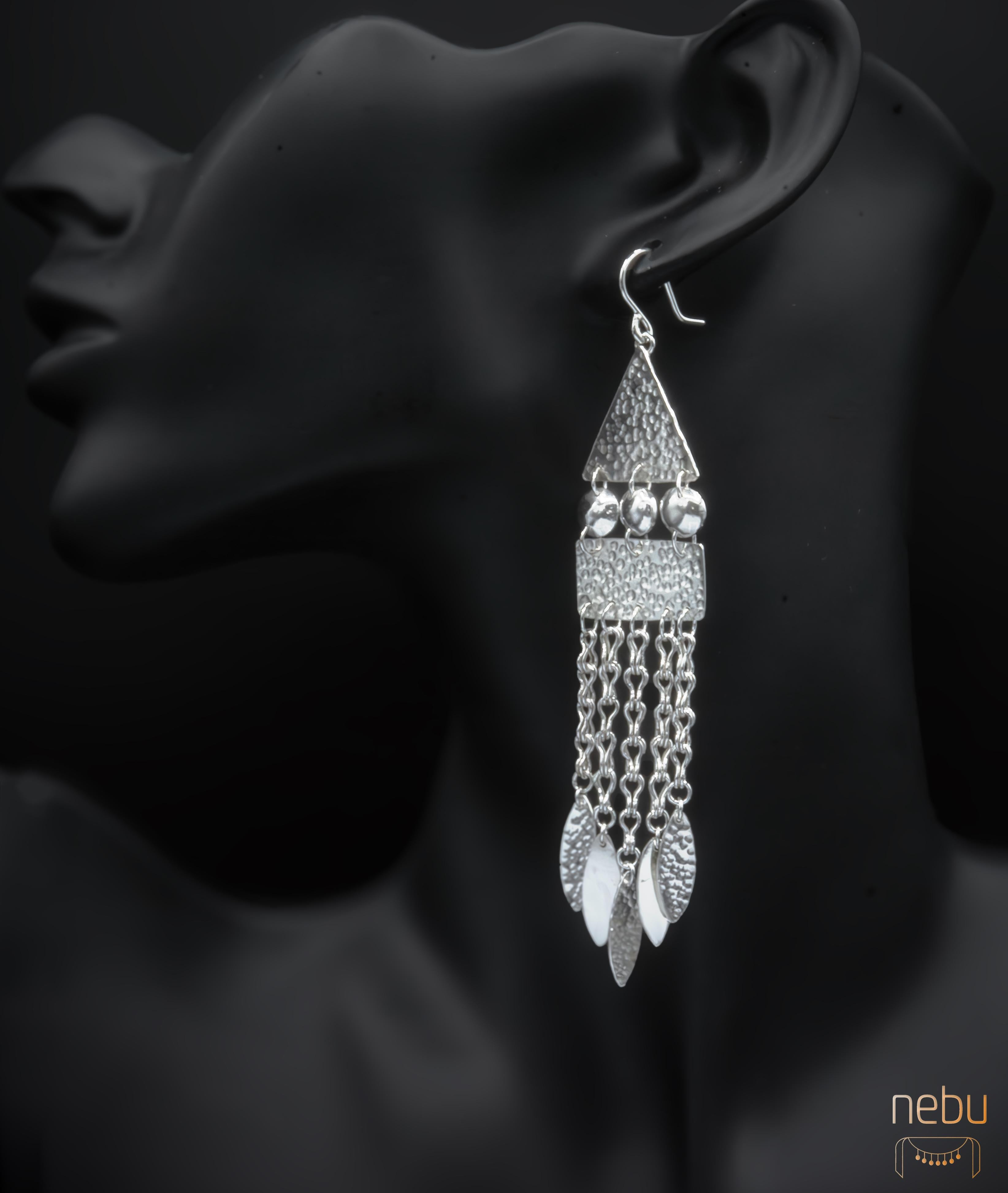 -Available
-Handmade
-Sterling silver
-Stamped with Nebu logo
-Lenght: 4 cm


Introducing these exquisite handmade sterling silver earrings, inspired by the elegant shape of ancient Bulgarian hairpins. These earrings are designed to caress your