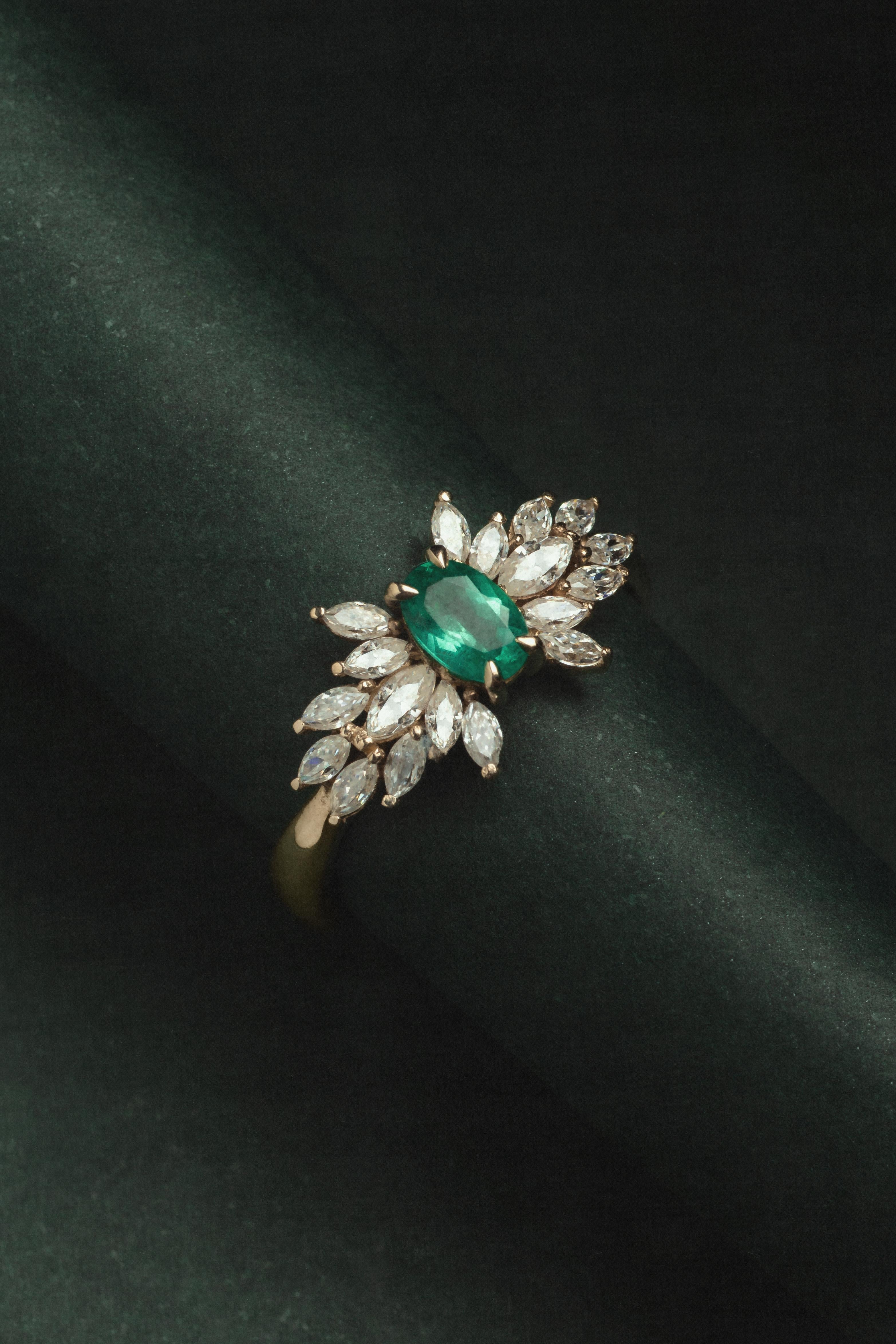 Dream in Green 18k Gold - 0,81 Karat brasilianischer Smaragdring - von Crayons Sao Paulo (Zeitgenössisch) im Angebot