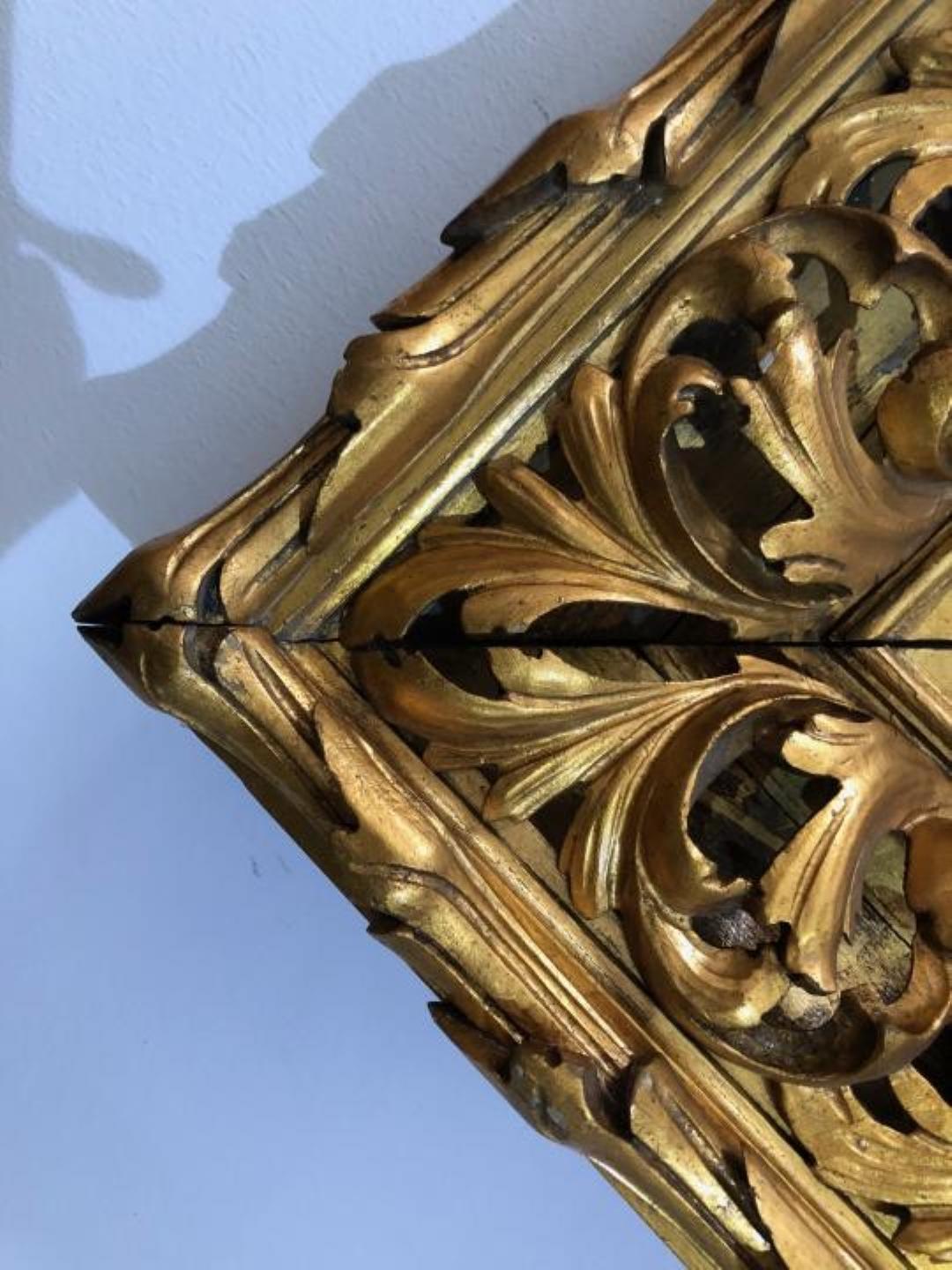 Dreamlike Original Baroque Florentine Mirror with Leaf Carved Frame For Sale 1