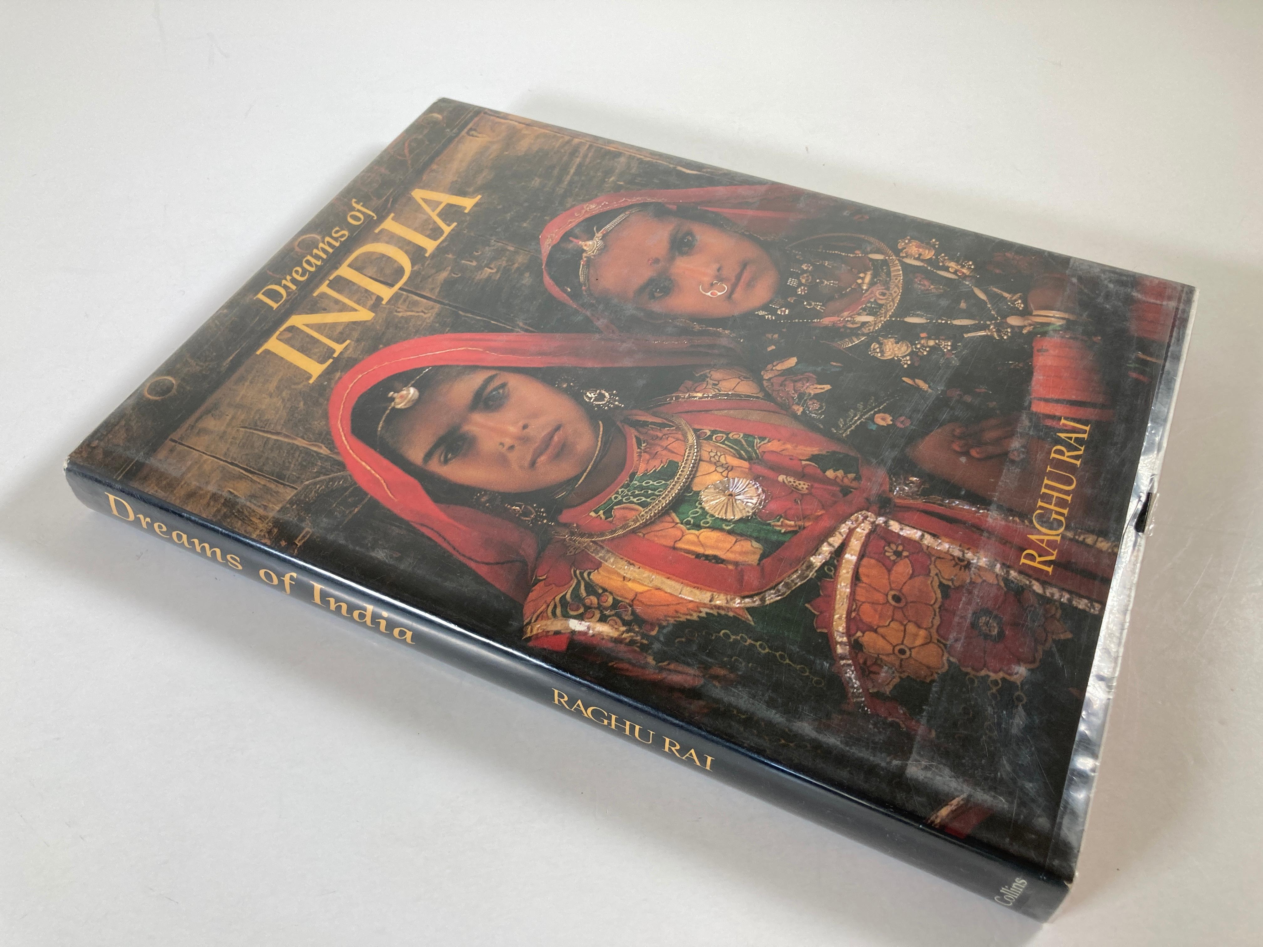 Raghu Rai
Collins, 1988 - Photography - 191 pages
0 Reviews
Internationally renowned Indian photographer Raghu Rai culminates more than 20 years of photographic excellence in Dreams of India. From the majestic Taj Mahal to rural earthen villages,