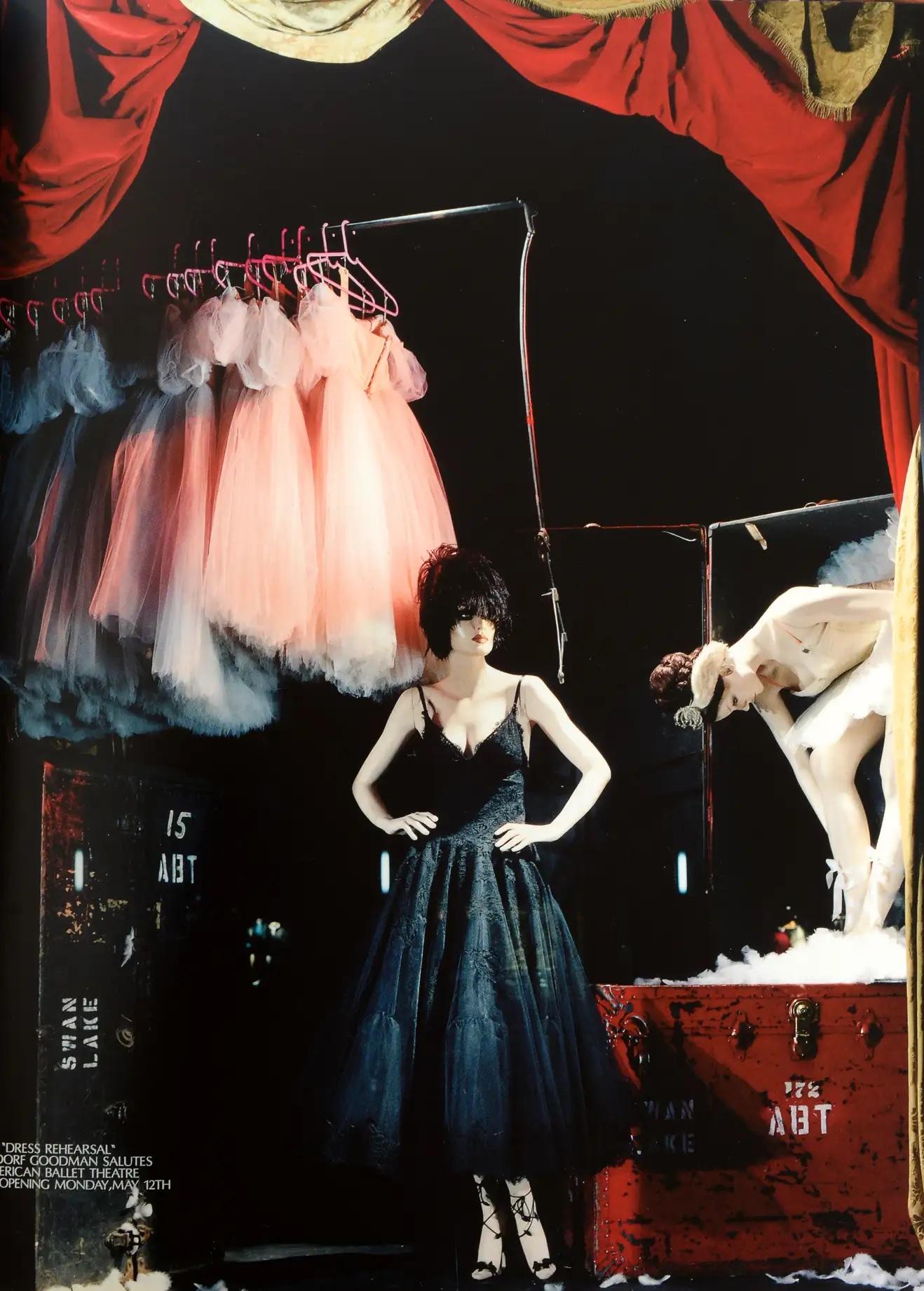 Les rêves à travers le verre de Bergdorf Goodman par Linda Fargo, 1ère édition en vente 4
