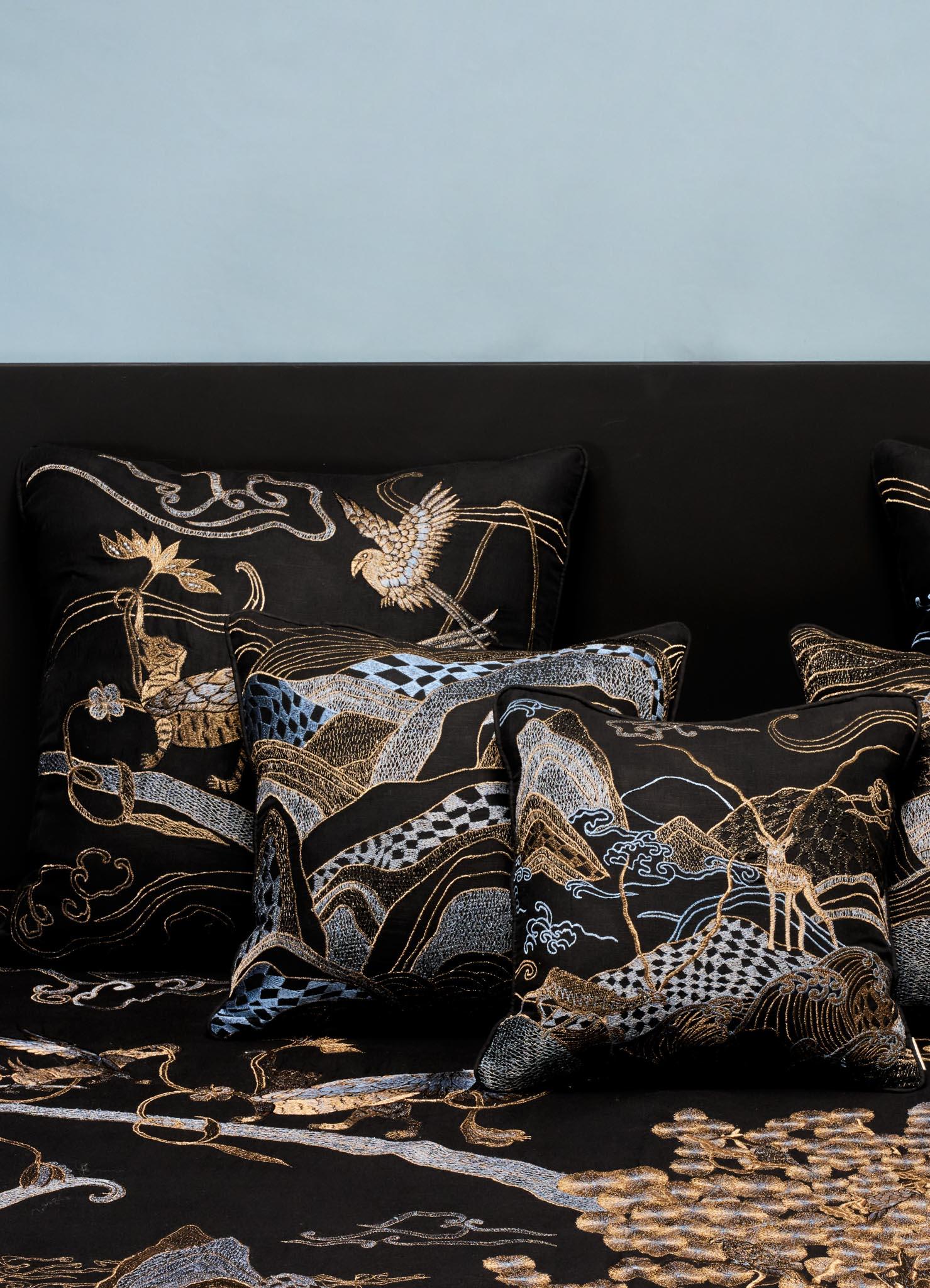 XXI secolo e contemporaneo Cuscino in lino ricamato nero Dreamscape, Viya By Vikram Goyal in vendita