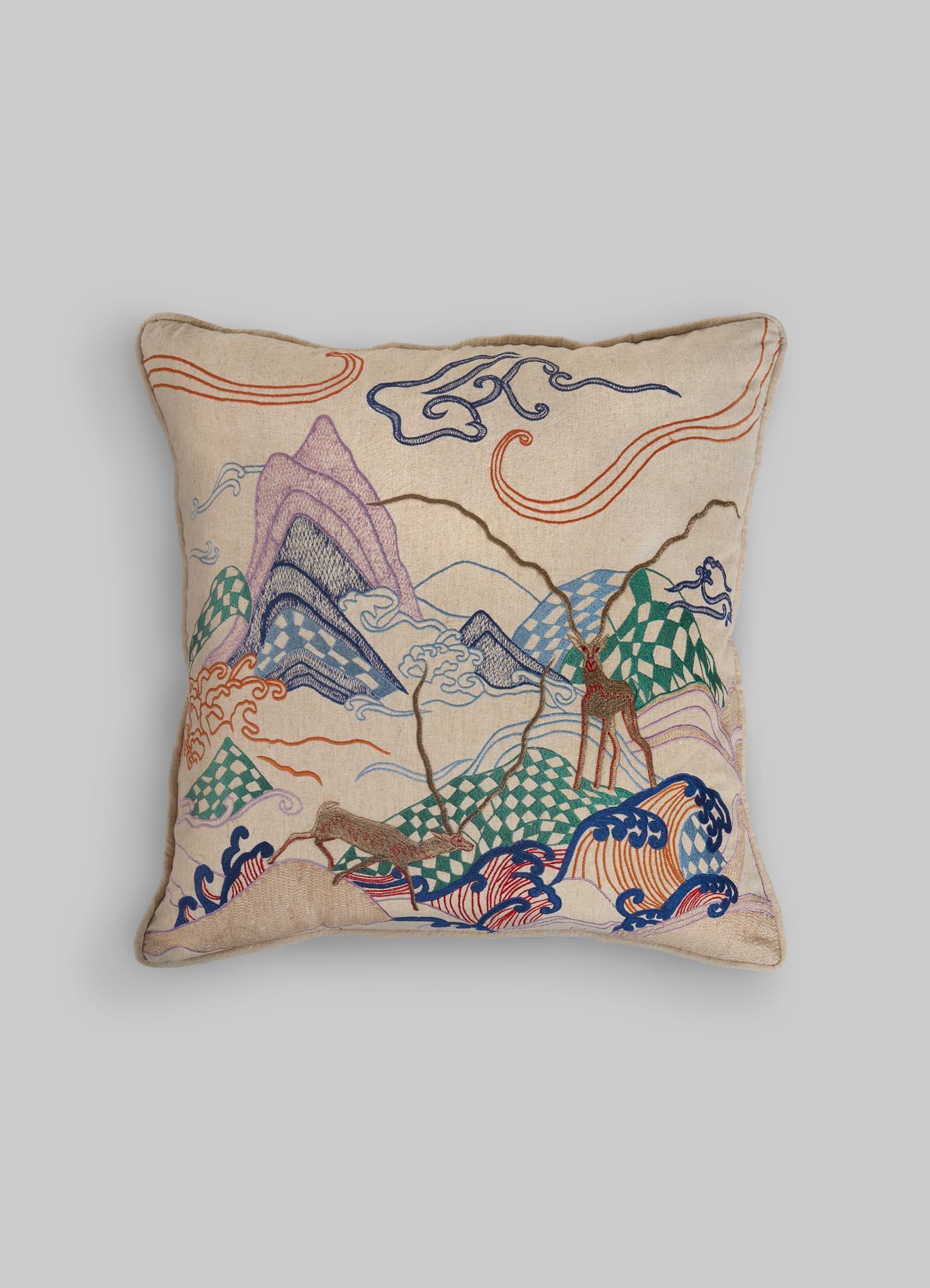 Cojín grande bordado multicolor Dreamscape Blackbuck, Viya By Vikram Goyal Indio en venta