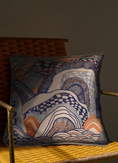 Coussin brodé bleu Dreamscape Small, Viya By Vikram Goyal