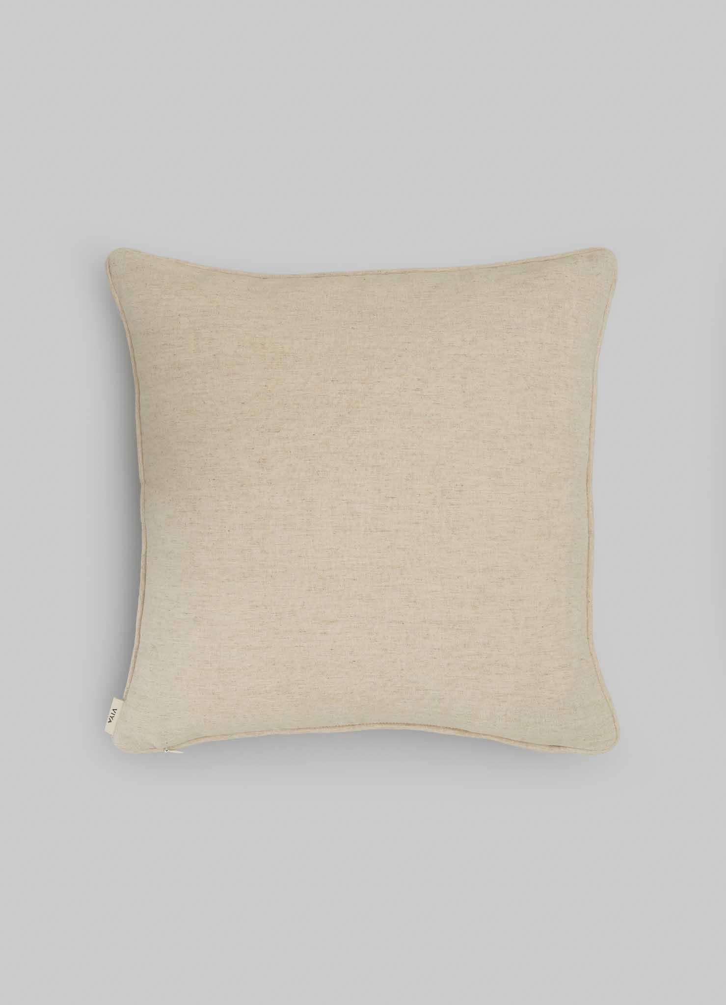 Indien Dreamscape Blue Embroidered Mounds Cushion Cover Small (housse de coussin à monticules brodés) en vente