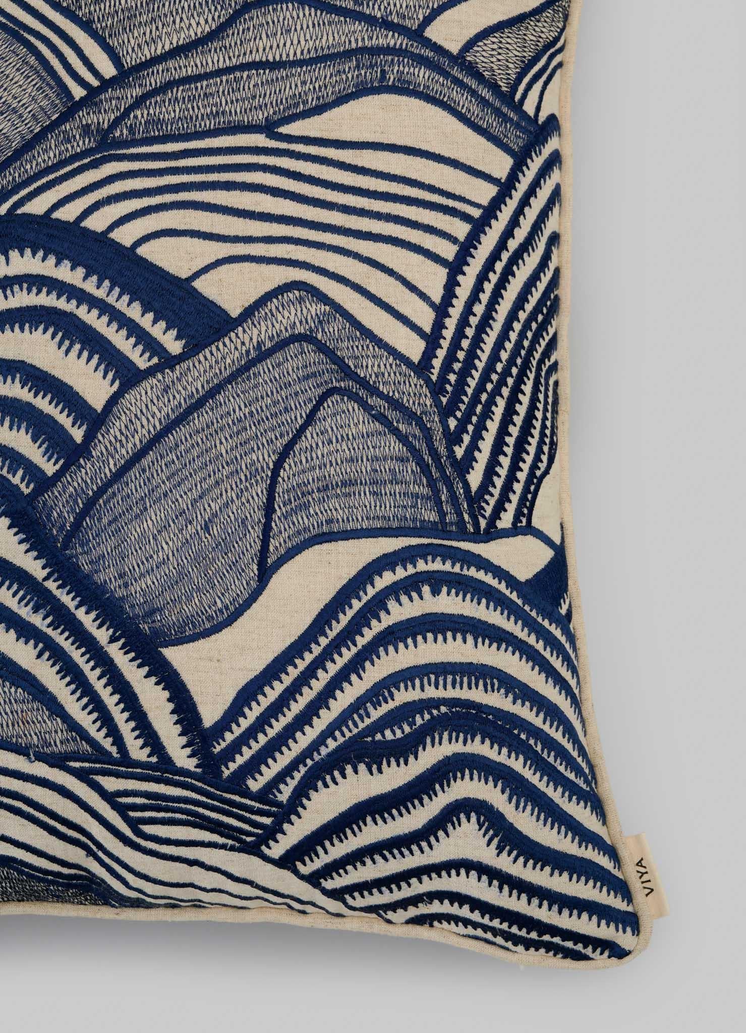 Dreamscape Blue Embroidered Mounds Cushion Cover Small (housse de coussin à monticules brodés) Neuf - En vente à Noida, DL