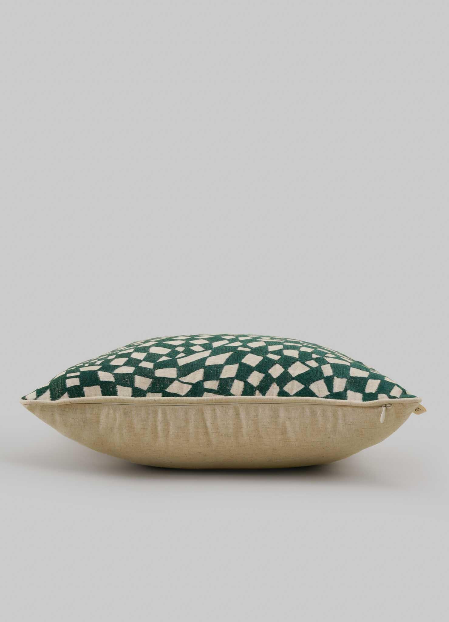 Tessuto a mano Dreamscape Greene & Greene & Greene Ricamato Copricuscino Piccolo in vendita