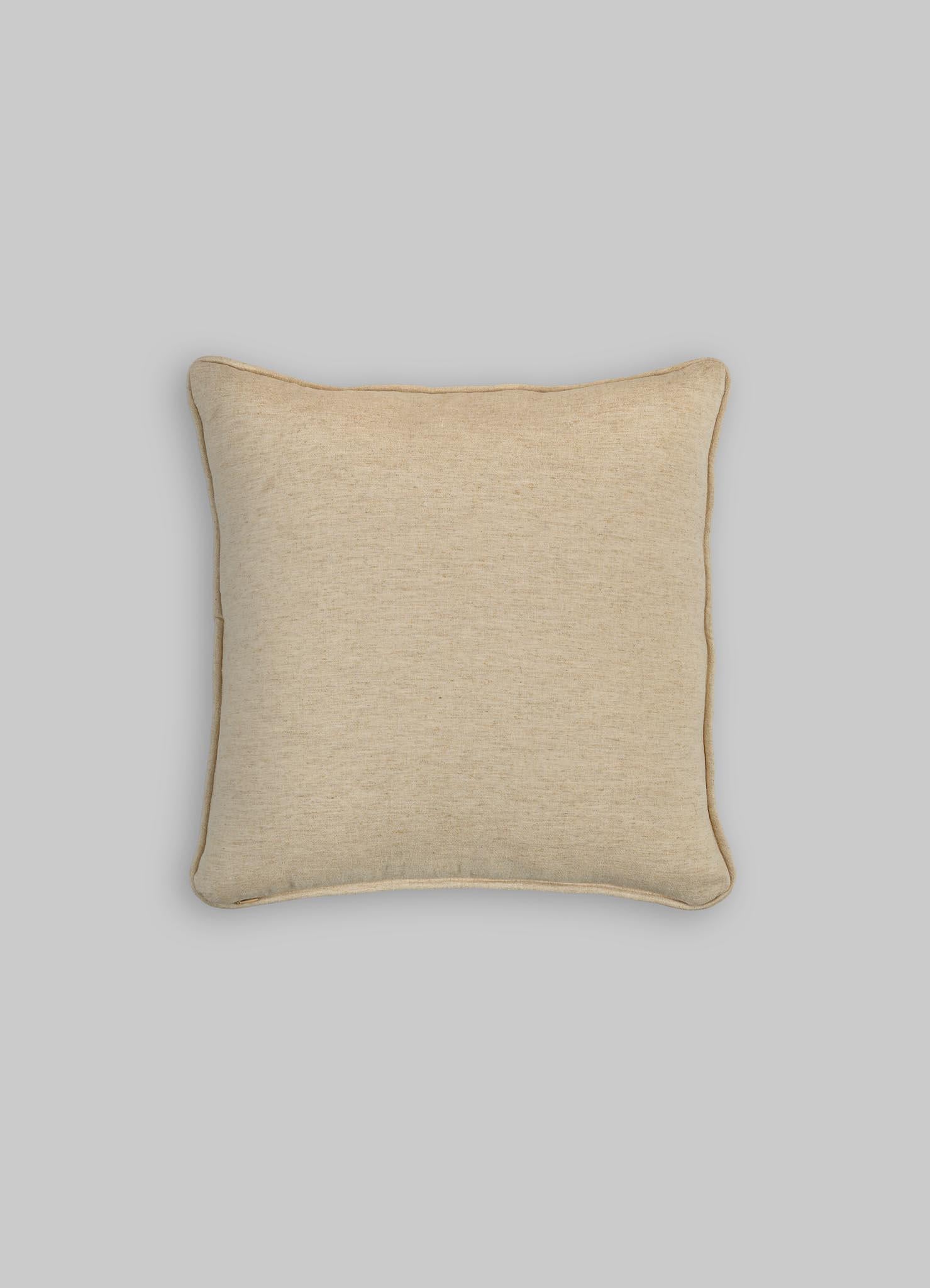 Coussin brodé multicolore Viya de Vikram Goyal Neuf - En vente à Noida, DL