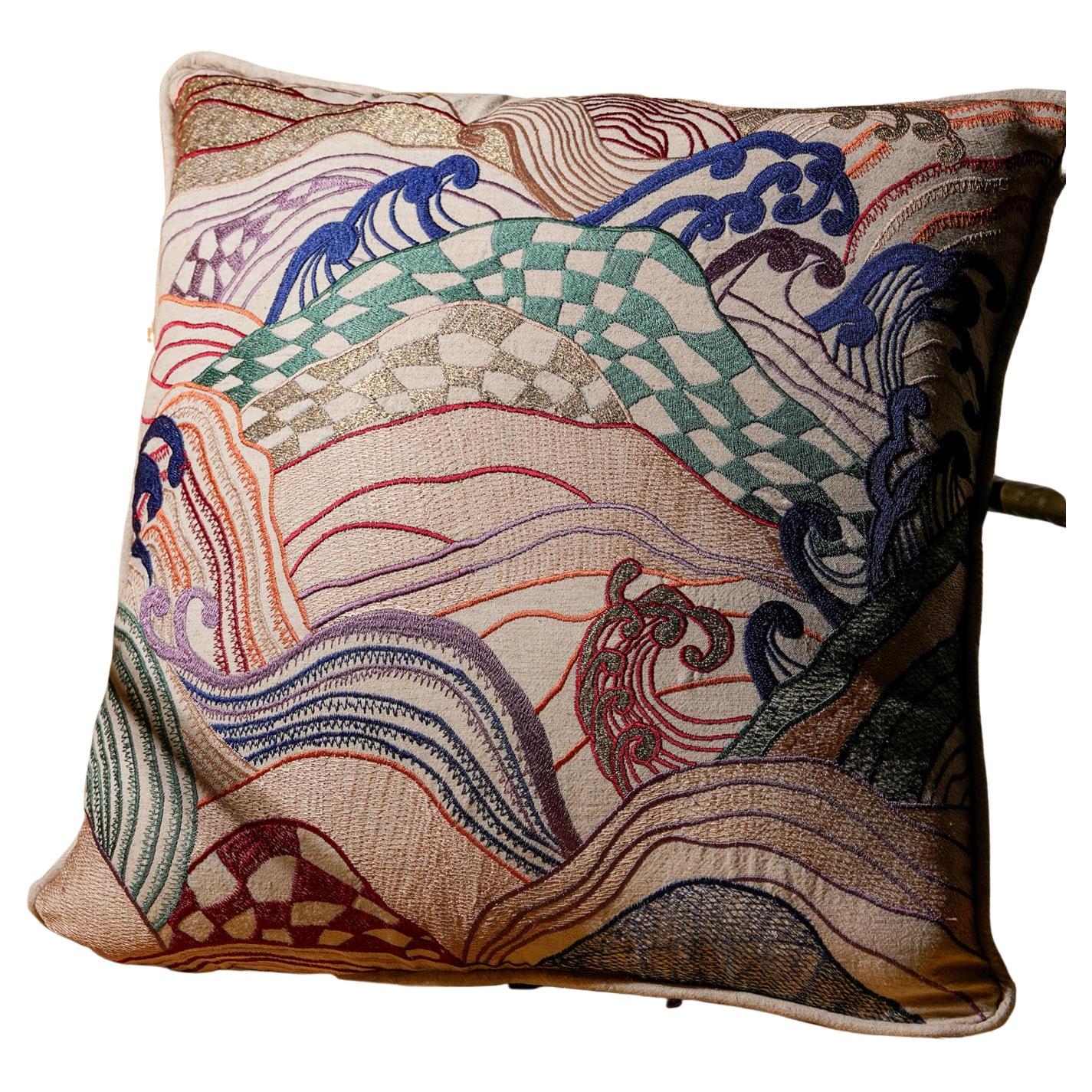 Indien Coussin brodé multicolore Viya de Vikram Goyal en vente