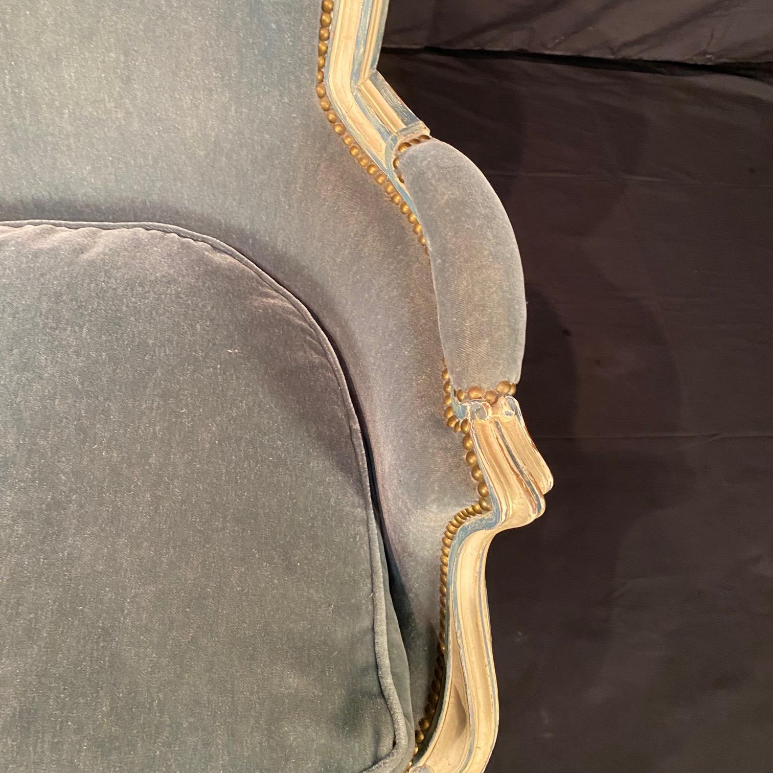 Ensemble Canapé et Paire de Bergeres Antique French Louis XVI peint et sculpté en vente 7