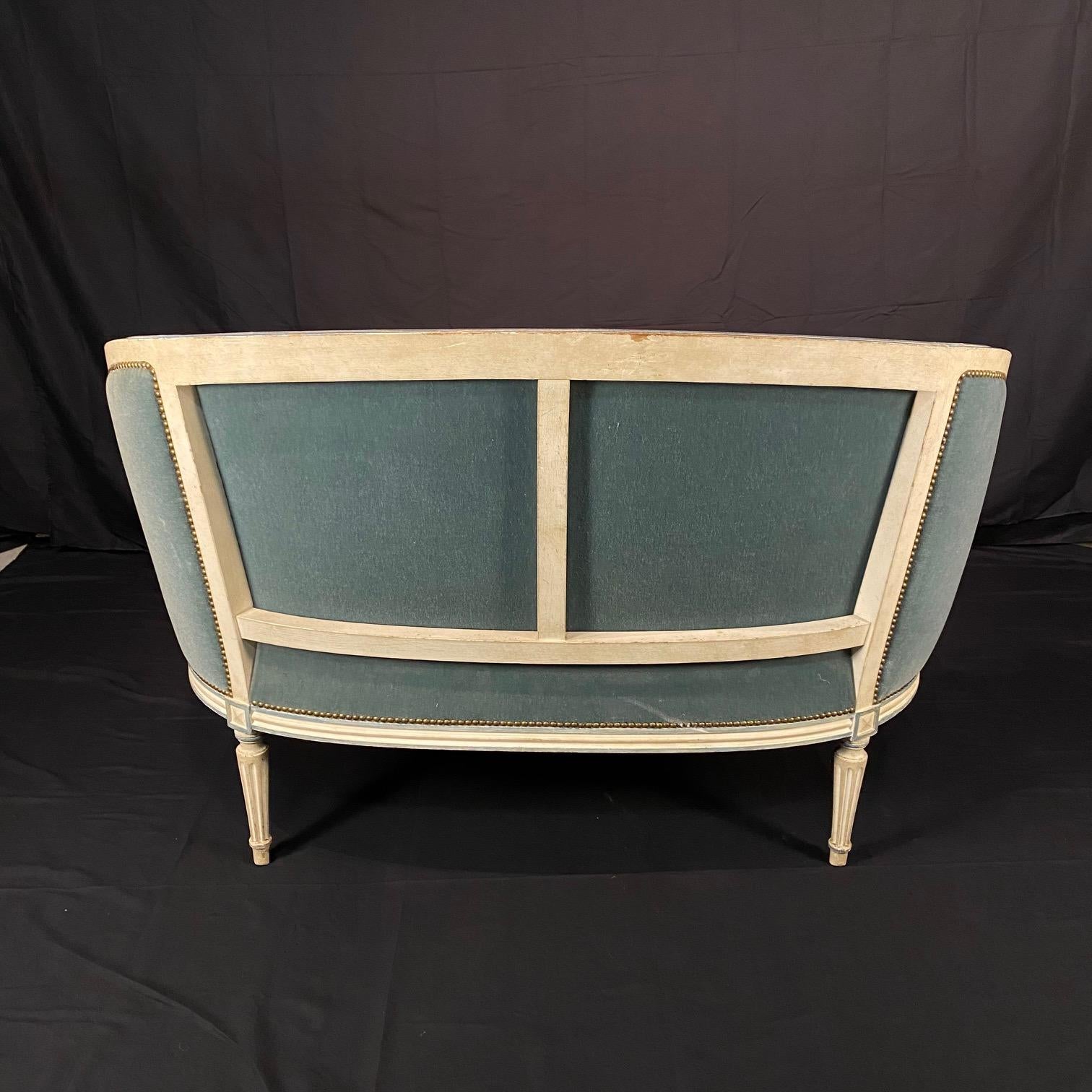 Ensemble Canapé et Paire de Bergeres Antique French Louis XVI peint et sculpté en vente 1