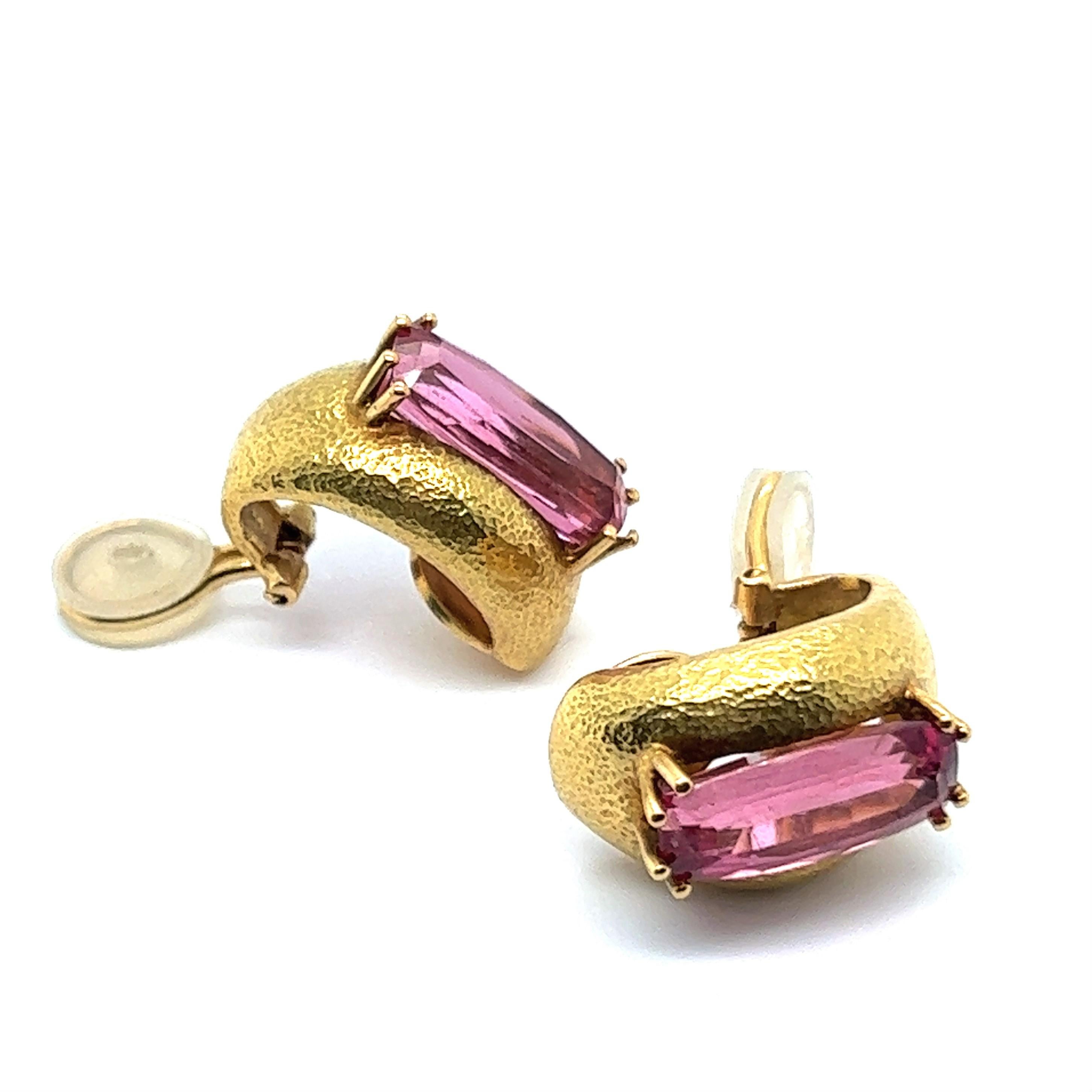 Modern Dreamy Tourmaline Earclips in 18k Yellow Gold For Sale