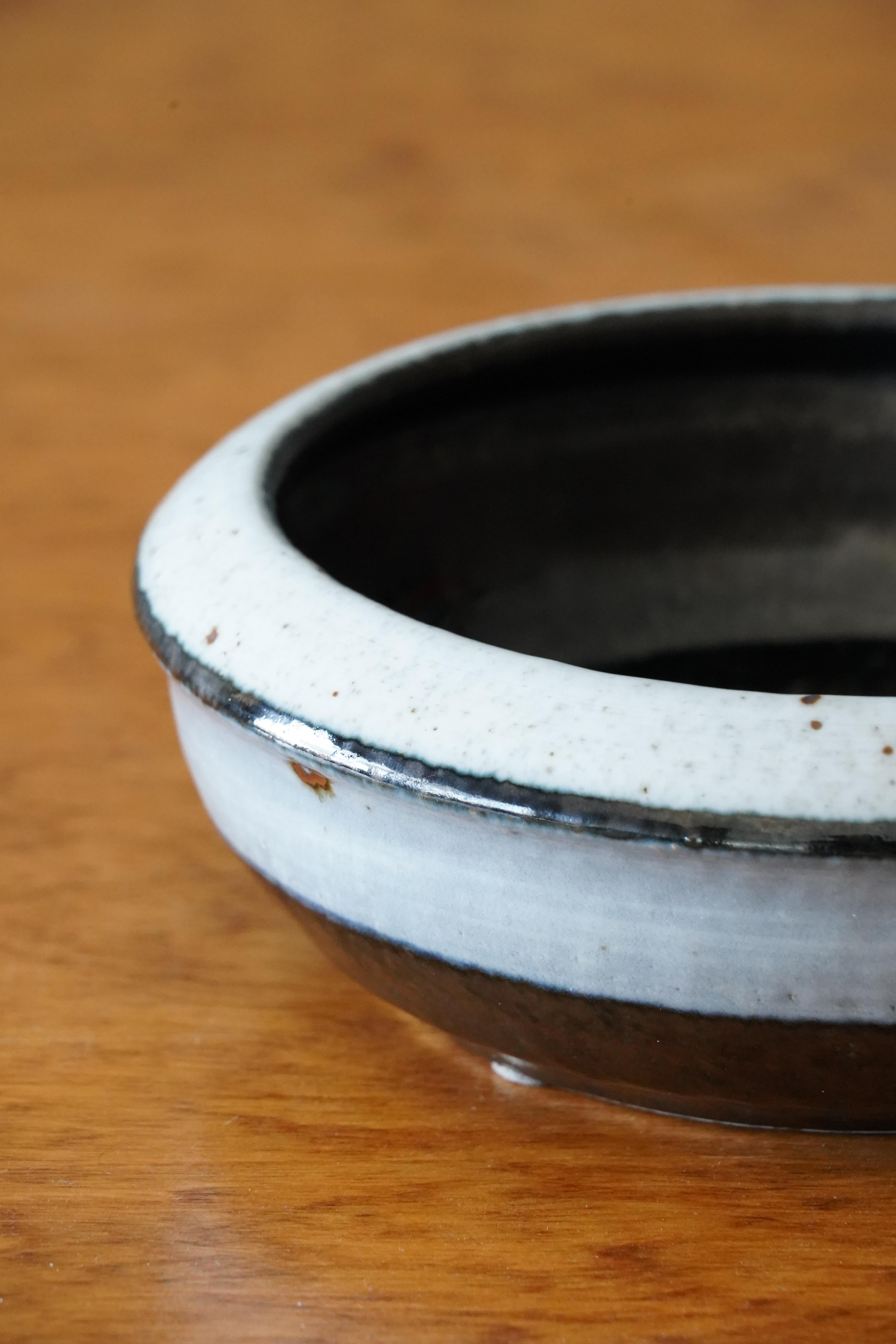 Drejar Gruppen, Bowl or Vide-Poche Blue off White Stoneware, Rörstrand, 1974 In Good Condition In High Point, NC