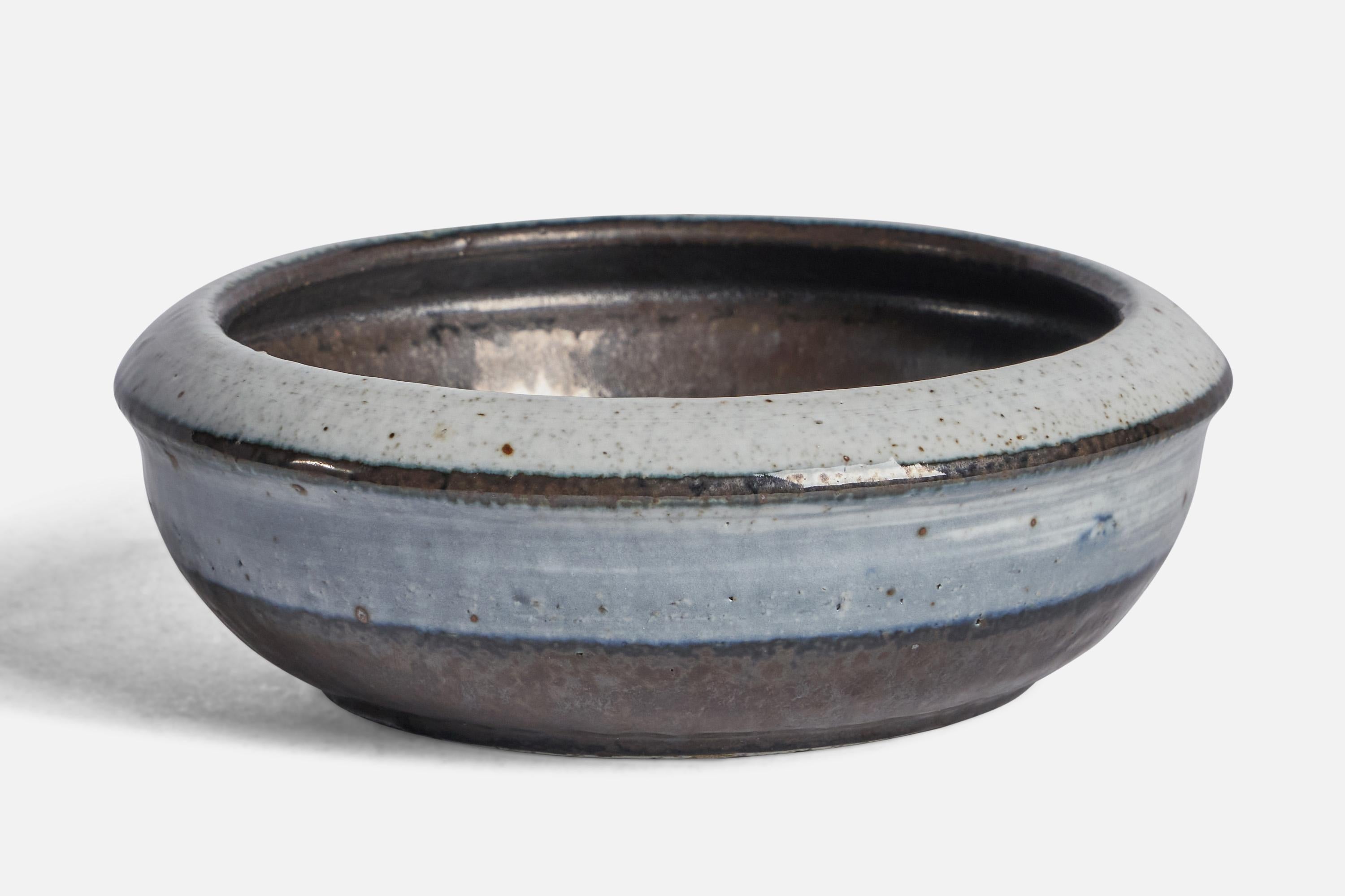 A grey and black-glazed stoneware bowl designed by Drejargruppen and produced by Rörstrand, Sweden, 1974.
