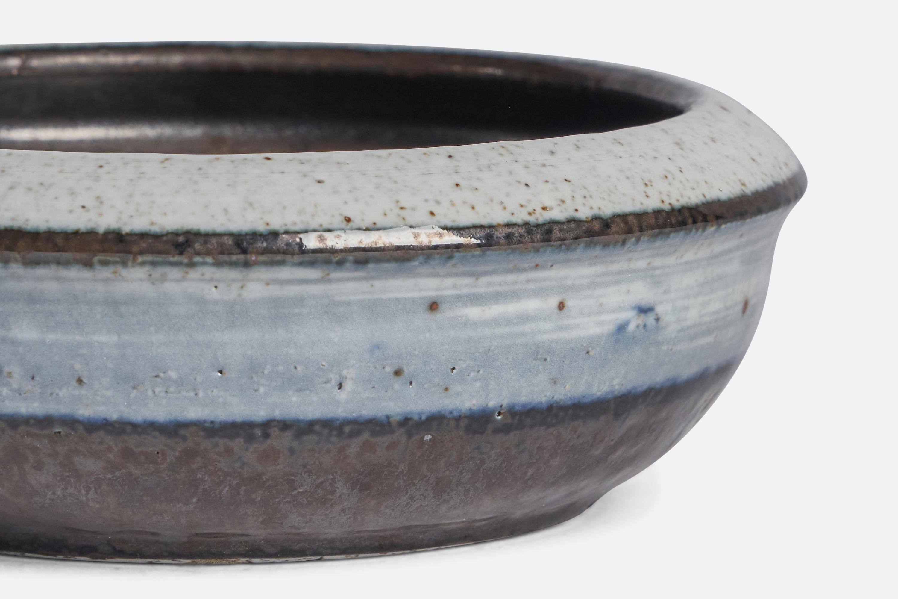 Drejargruppen, Bowl, Stoneware, Sweden, 1974 In Good Condition For Sale In High Point, NC
