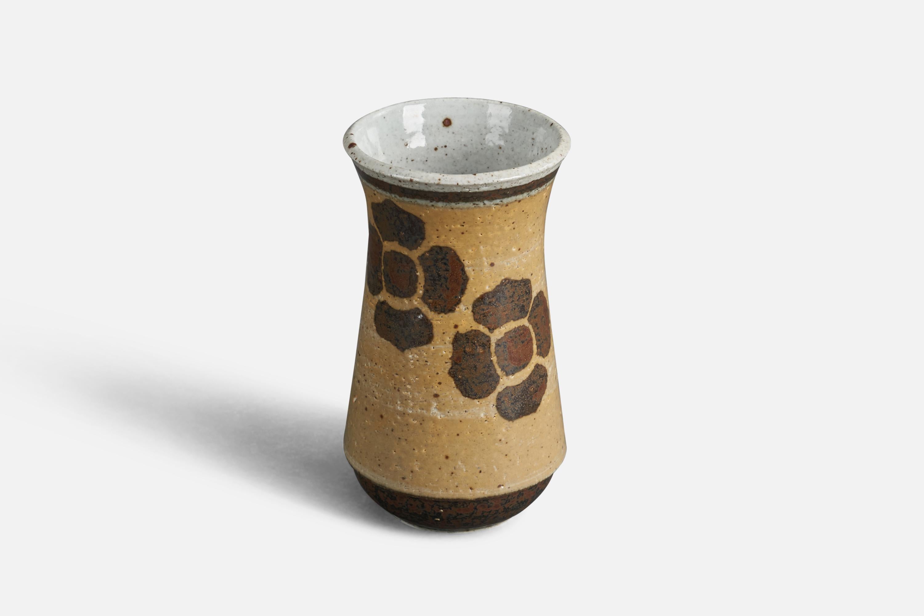 Drejargruppen, Vase, Stoneware, Rörstrand, Sweden, 1960s In Good Condition For Sale In High Point, NC