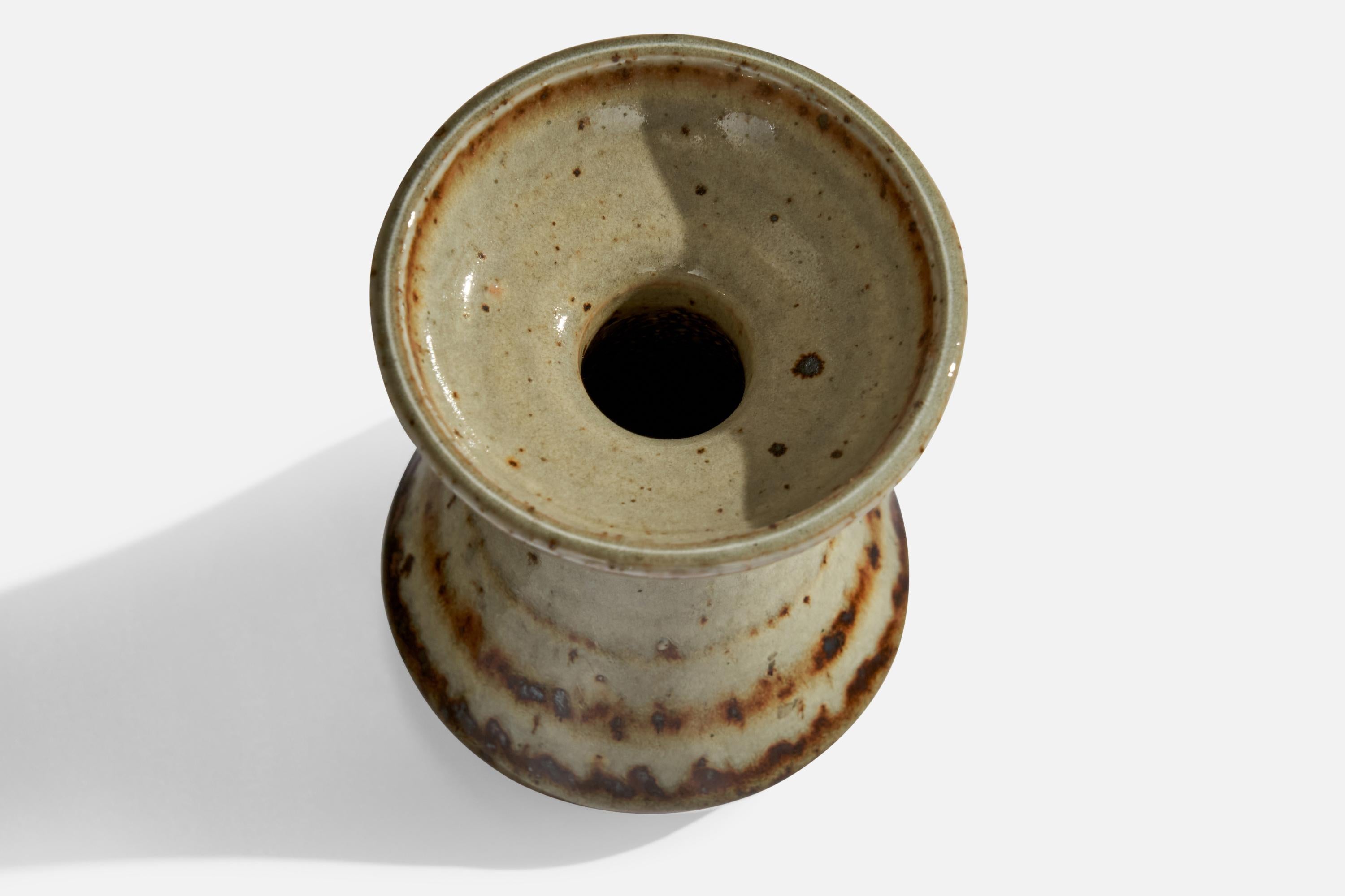Drejargruppen, Vase, Stoneware, Sweden, 1977 In Good Condition For Sale In High Point, NC