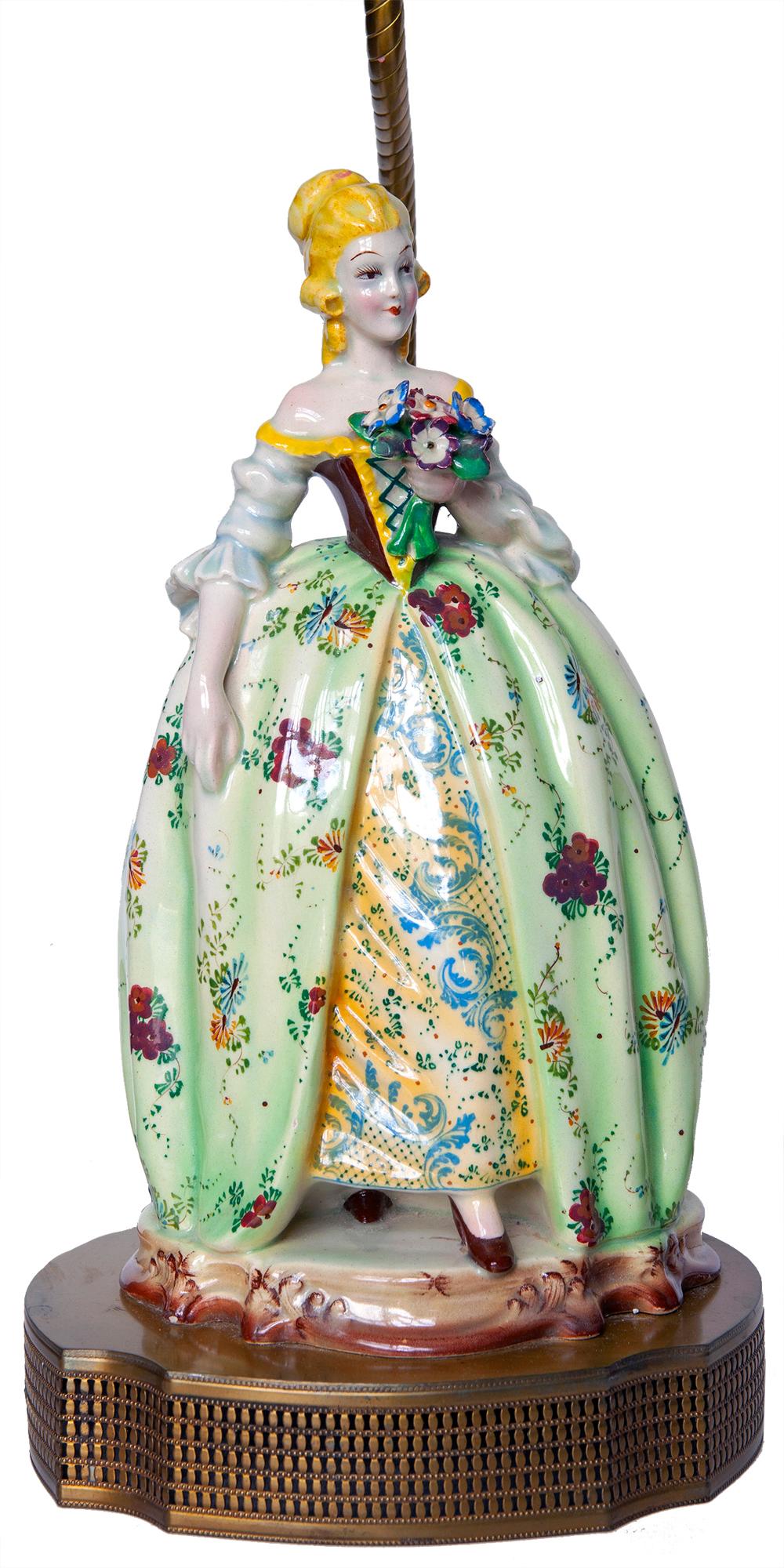 Apogée victorien Lampes en céramique de Dresde Paire d'amoureux figuratifs en vente