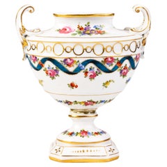 Vase urne Art Nouveau en porcelaine fine allemande de Dresde 
