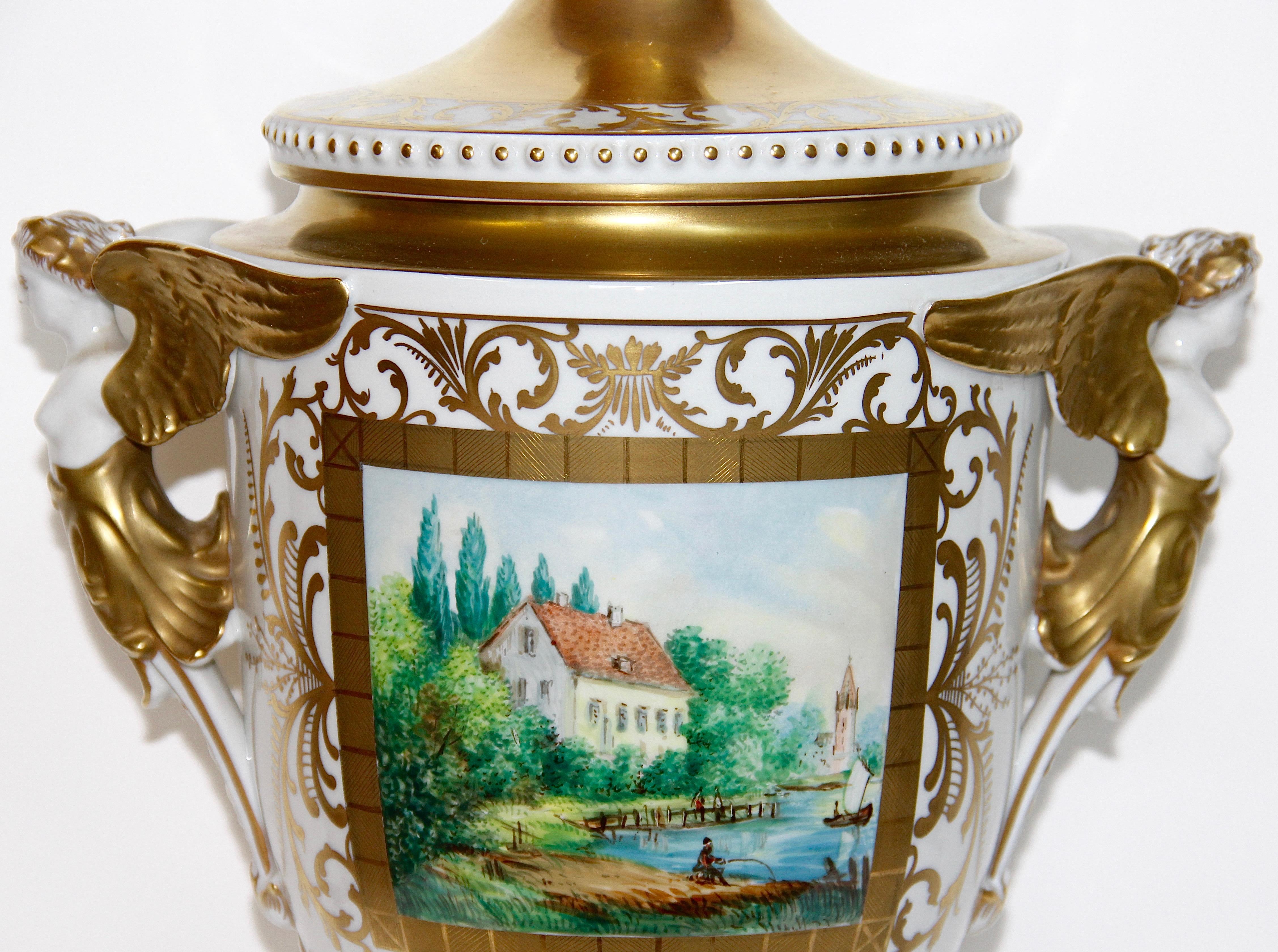 Dresden Porcelain, Amphora, Vase à couvercle, Urne, avec peinture dorée Bon état - En vente à Berlin, DE