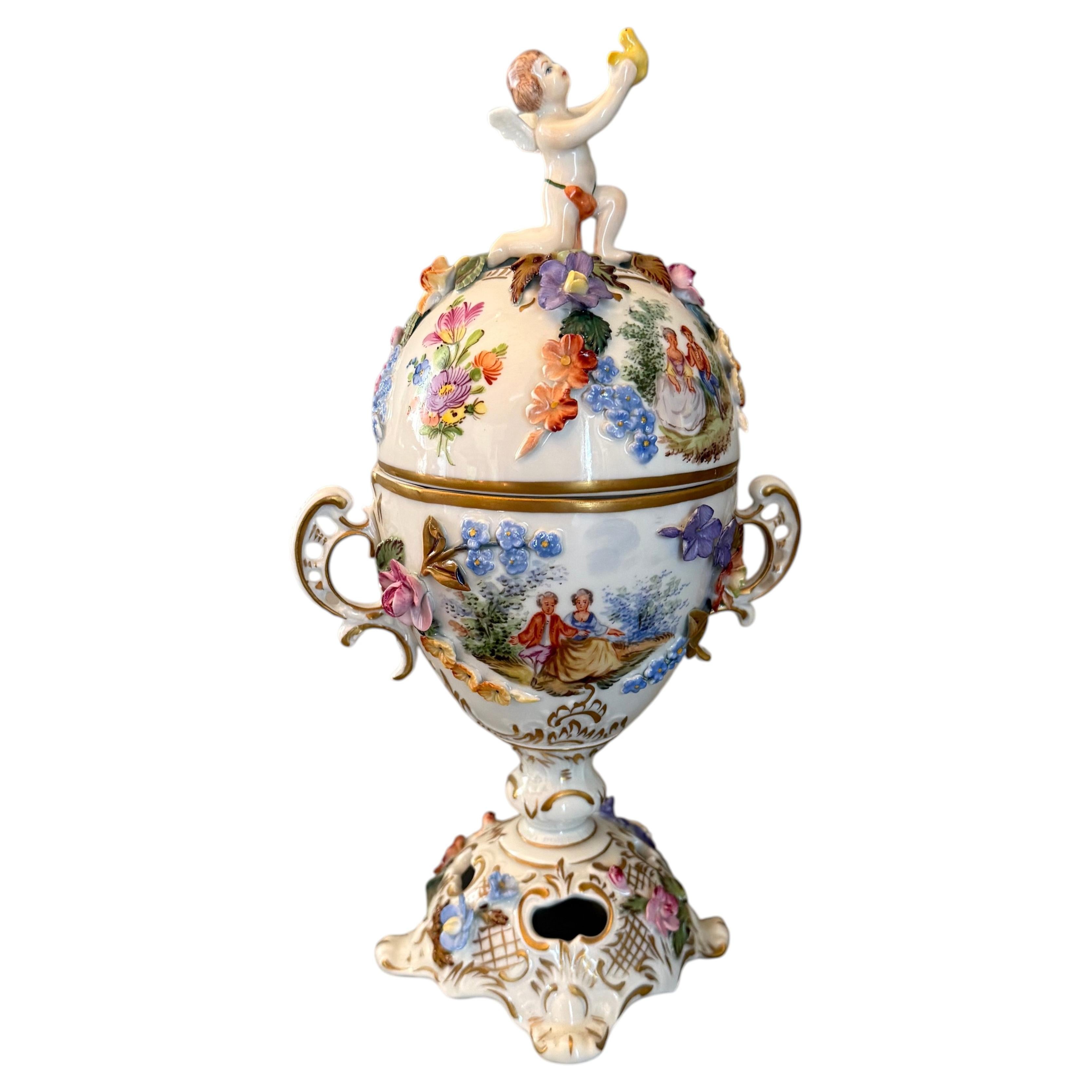 Lockurna en porcelaine de Dresde par Carl Thieme, style rococo, 20e siècle en vente