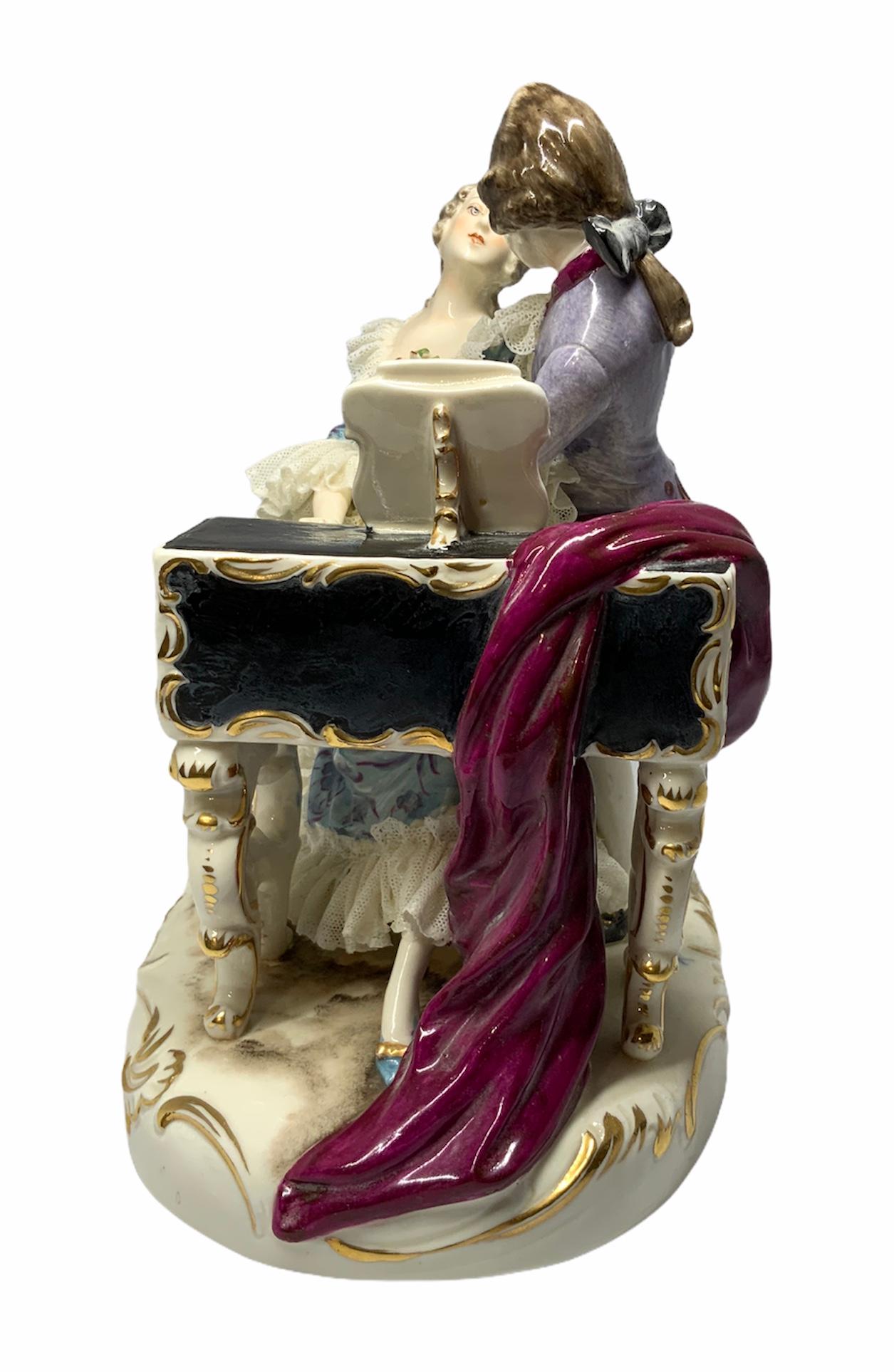 Néo-rococo Porcelaine de Dresde représentant un couple de musiciens romantiques