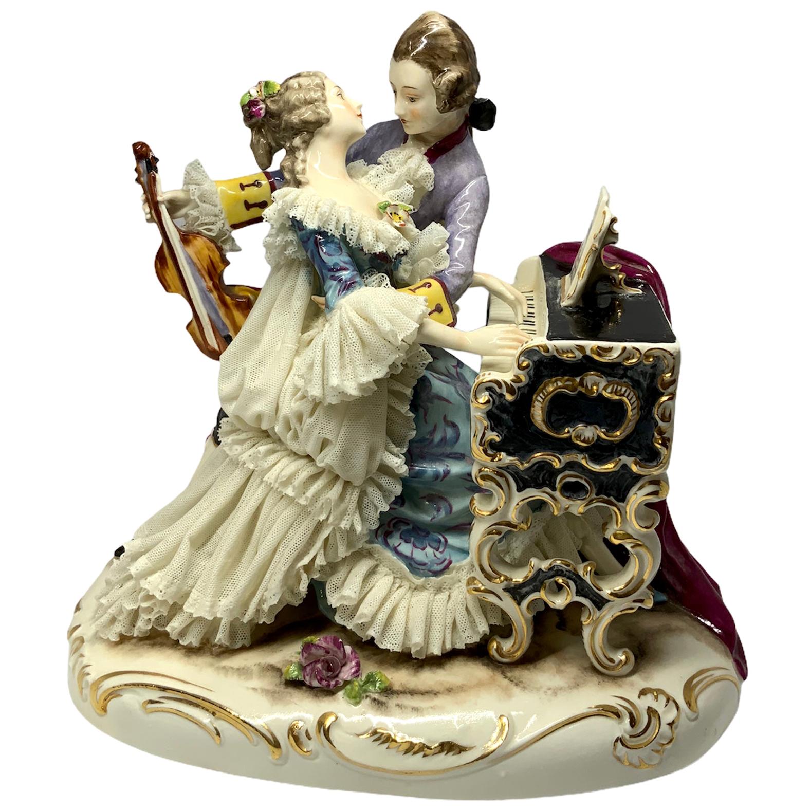 Porcelaine de Dresde représentant un couple de musiciens romantiques