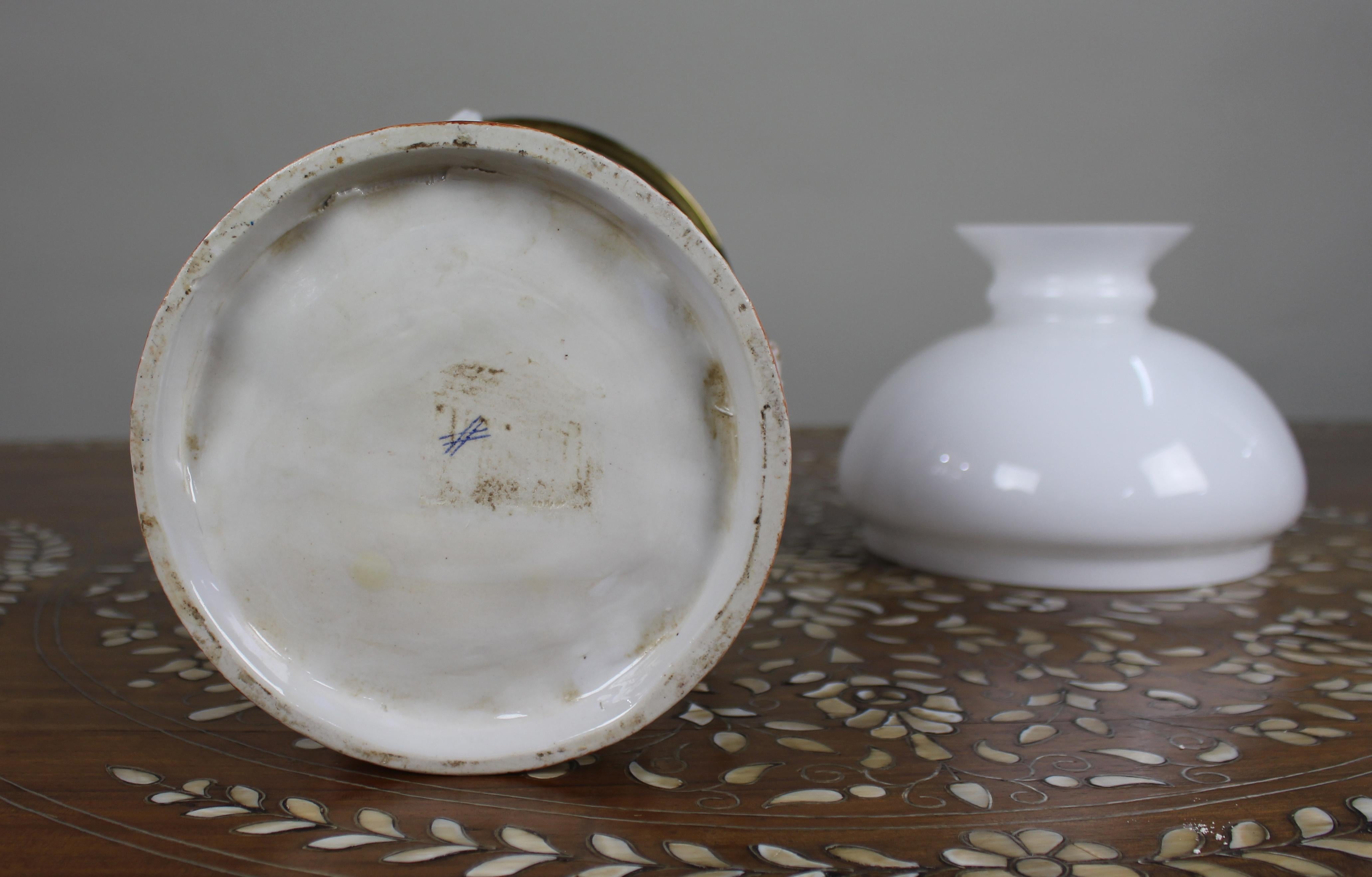Dresden Porcelain Öllampe mit Putten, um 1890 im Angebot 5
