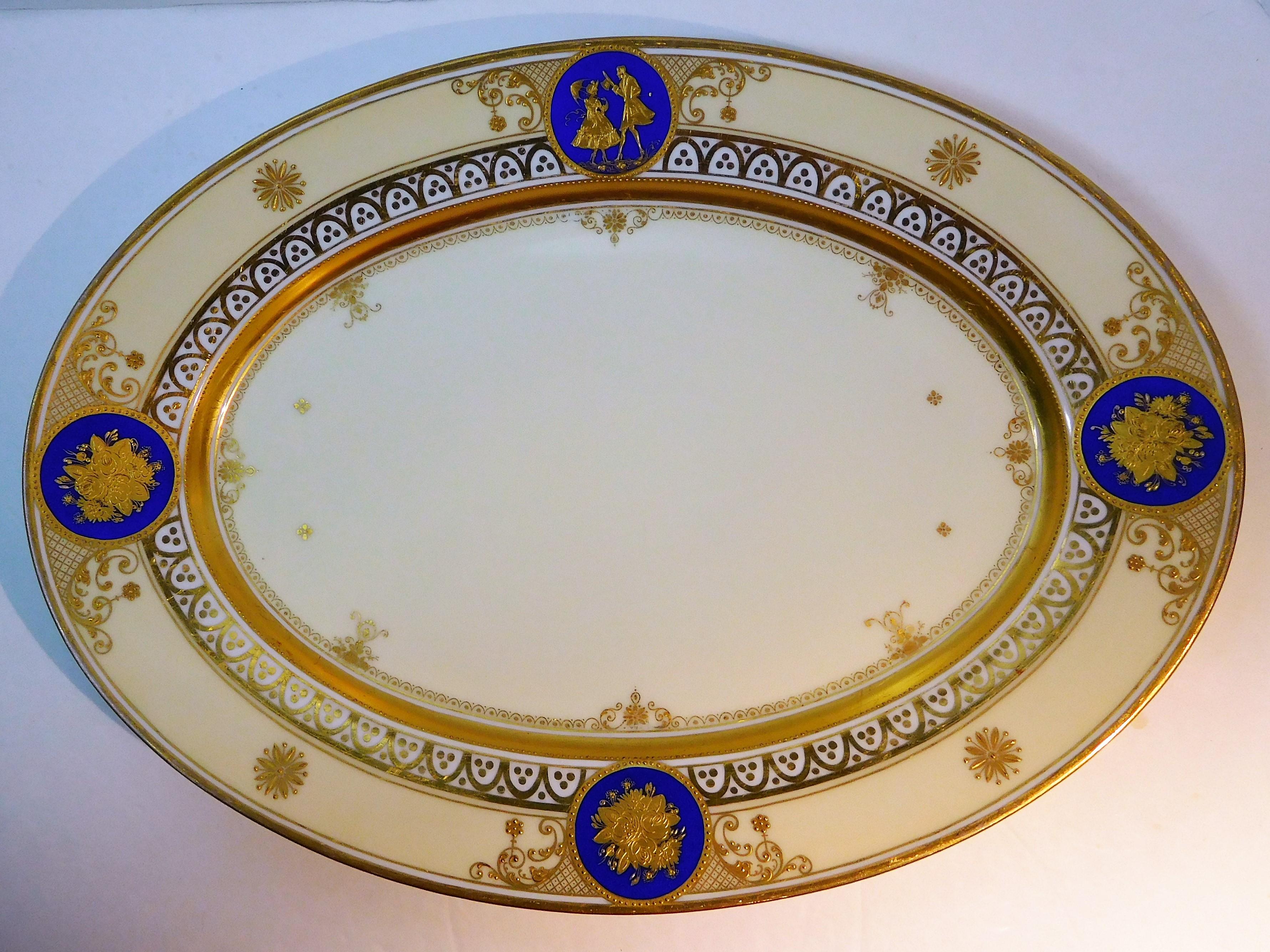 Belle Époque Dresden Porcelain Platter with Gold Incrustation by Ambrosius Lamm, circa 1900