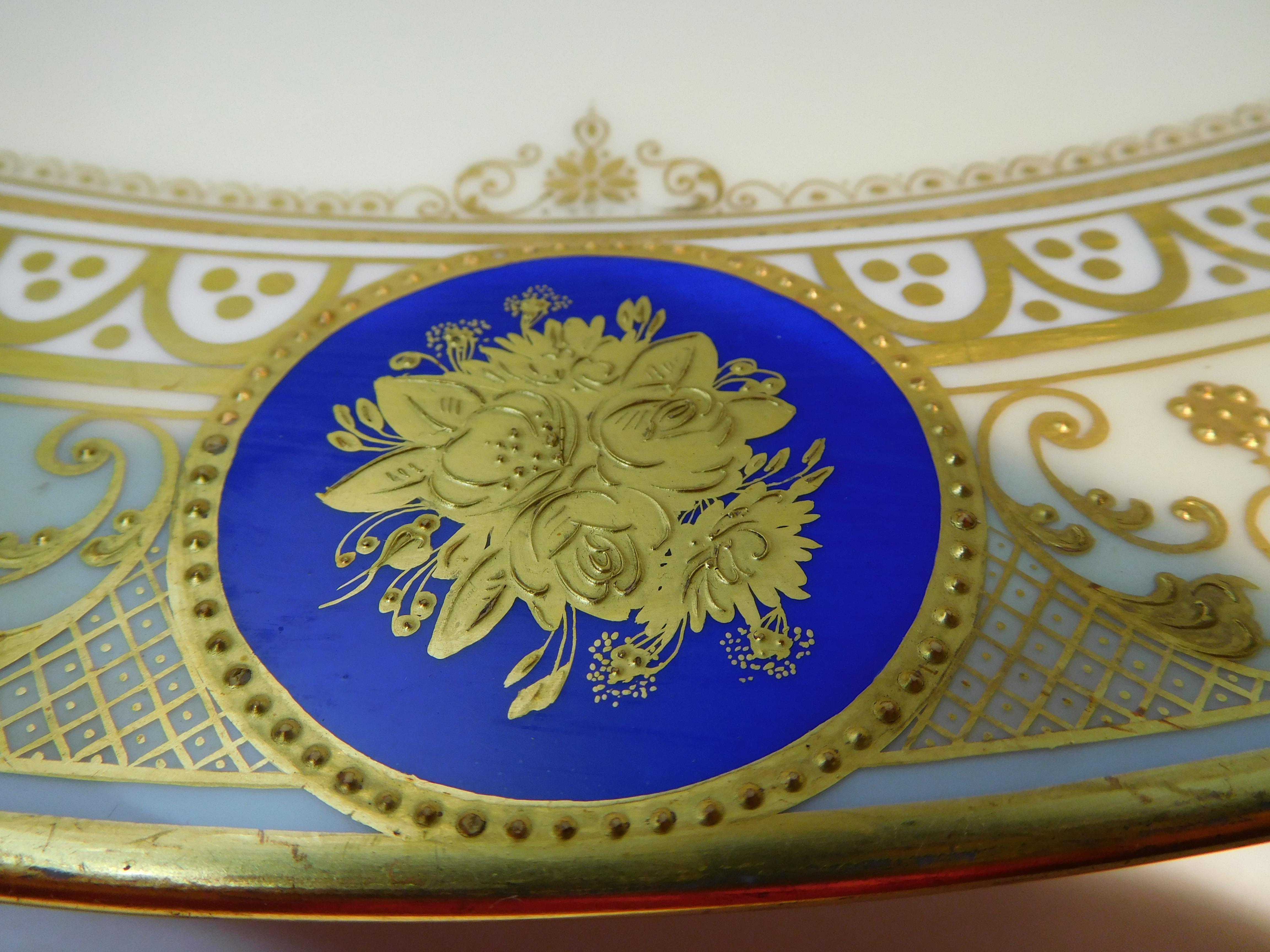 Early 20th Century Dresden Porcelain Platter with Gold Incrustation by Ambrosius Lamm, circa 1900