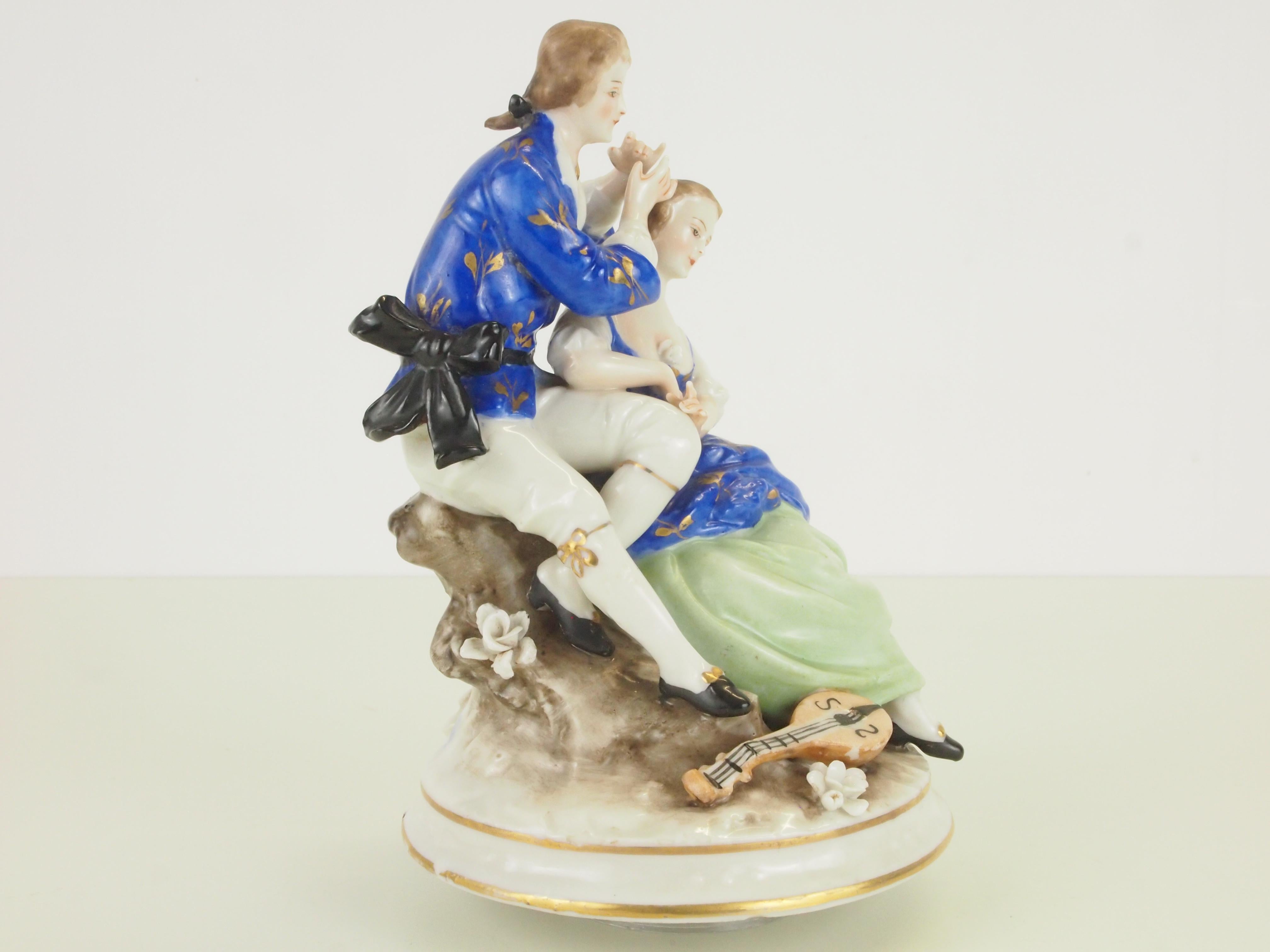 Dresden Porcelain Romantic Couple Statuette by Ackermann & Fritze For Sale 3