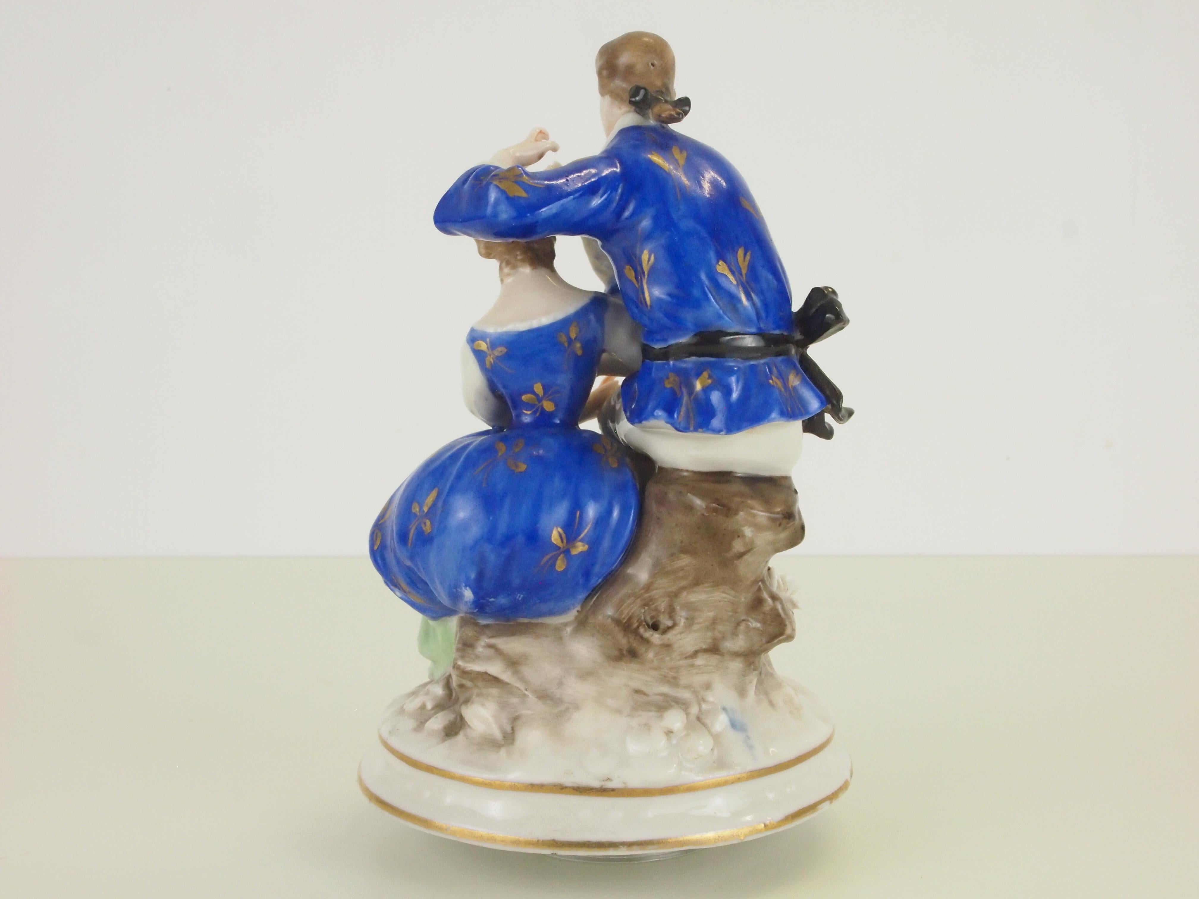 Dresden Porcelain Romantic Couple Statuette by Ackermann & Fritze For Sale 1