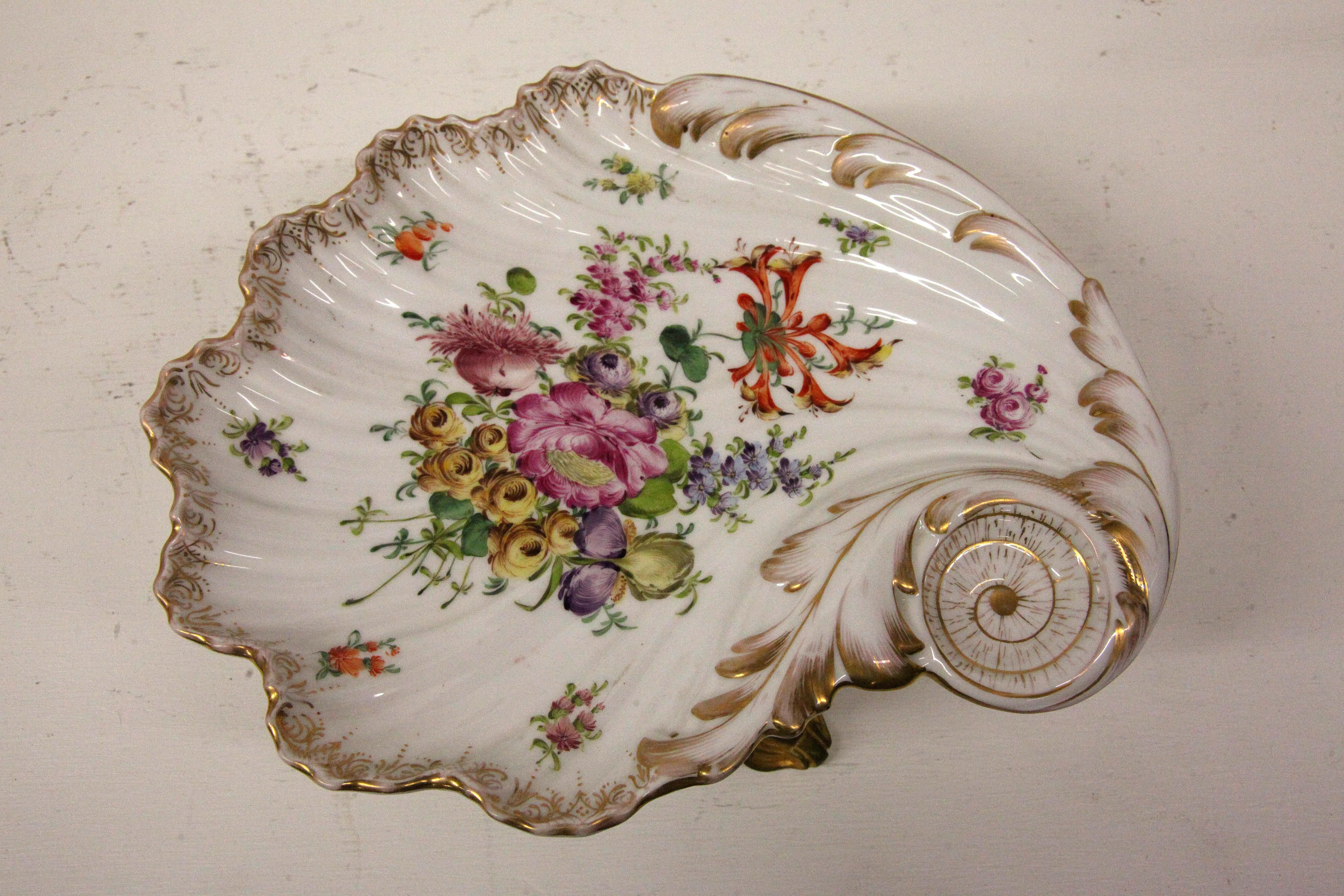 Dresden Serving Dish with Gilt Base In Good Condition For Sale In Wilson, NC