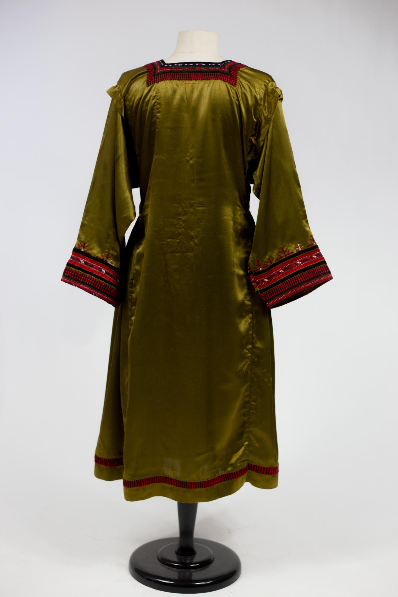 An Ethnic Bronze Satin Blouse Embroidered Dress - India Circa 1970 For Sale 5
