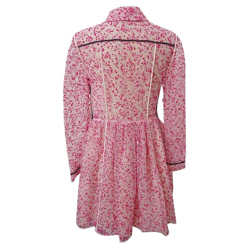 Polyamid (50%) Acrylic (50%) White base color with pink and fucsia flower embroidery Long sleeves Side closure with zip Maximum length cm 86 (3385 inches) Shoulders cm 40 (1574 inches)
