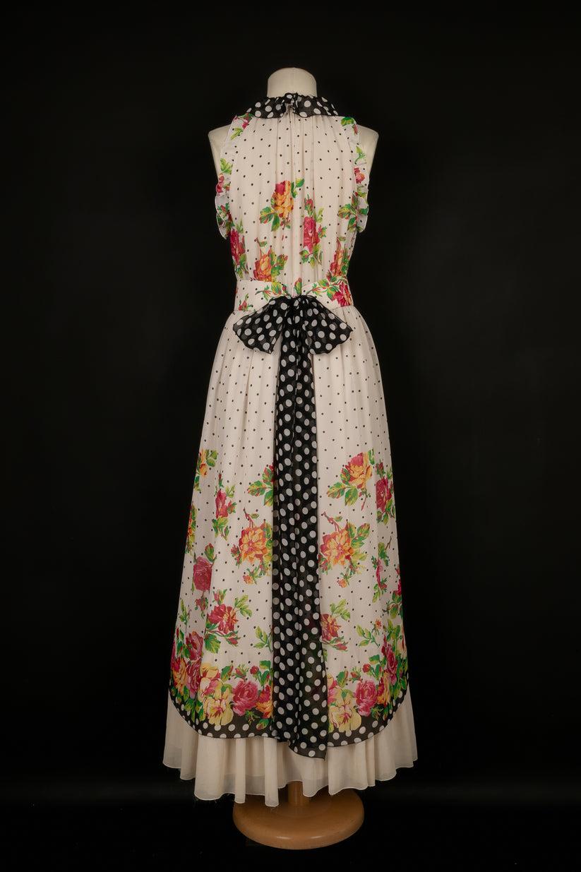Dress Printed with Flowers and Black Polka Dots In Good Condition For Sale In SAINT-OUEN-SUR-SEINE, FR