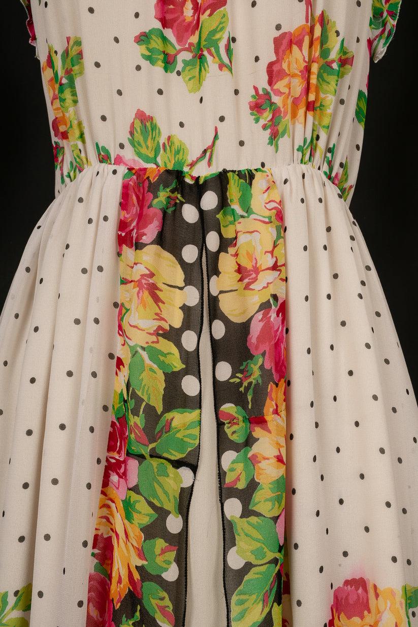 Dress Printed with Flowers and Black Polka Dots For Sale 2