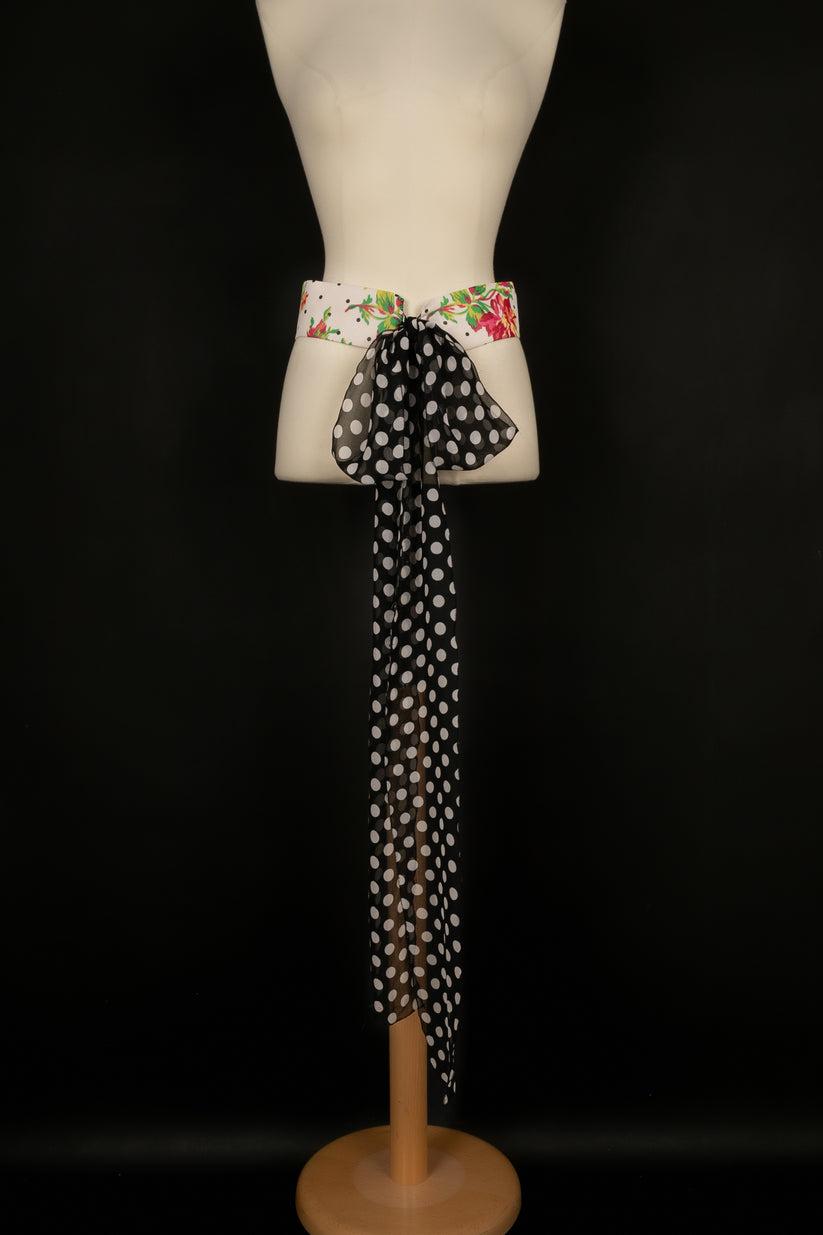 Dress Printed with Flowers and Black Polka Dots For Sale 4
