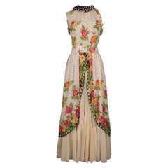 Bedrucktes Kleid mit Blumen und schwarzen Tupfen