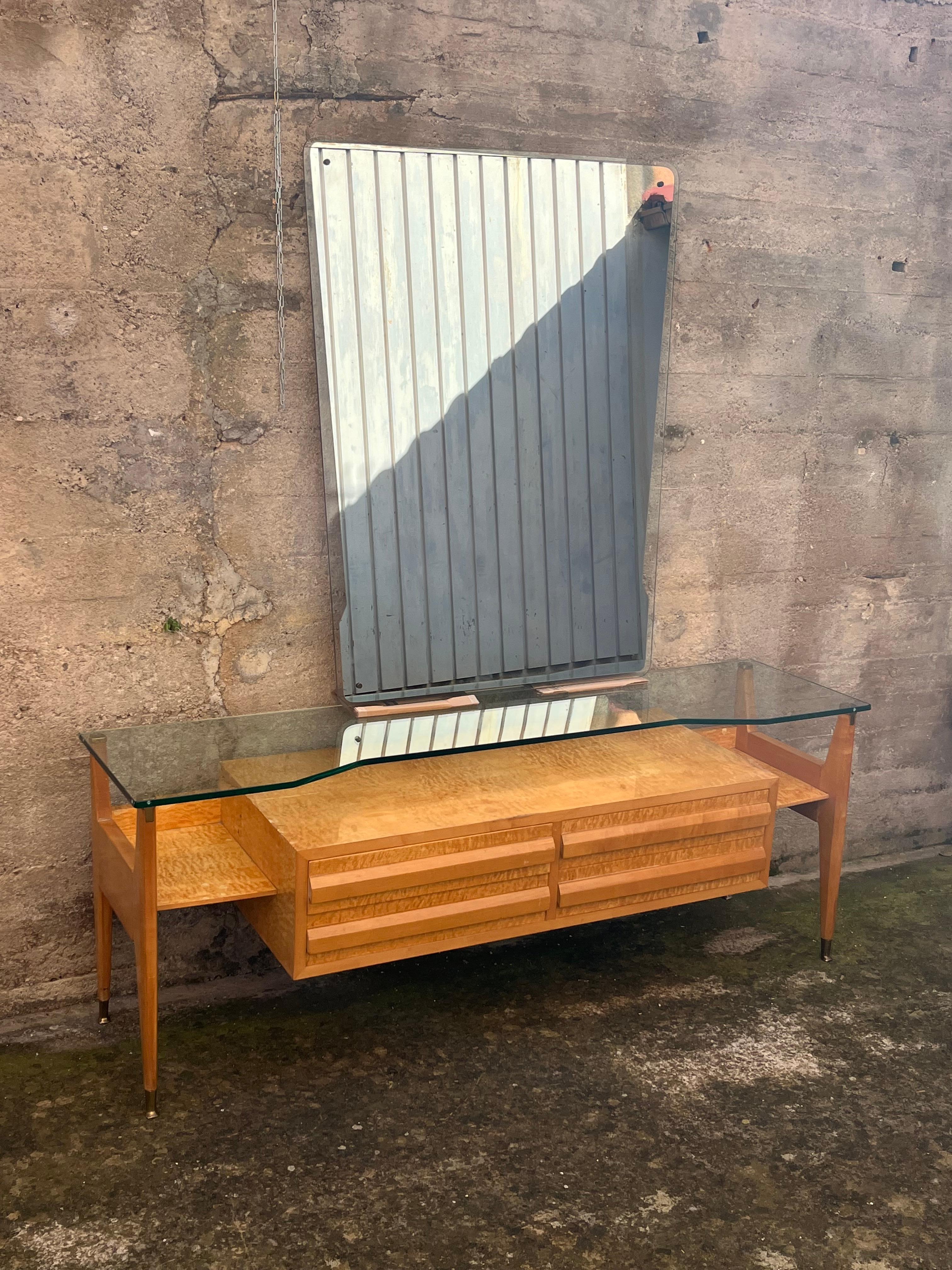 Dresser and mirror G. Cecchini and C. Lissone attributed to Vittorio Dassi, 1950s.
4 drawers on the front, top in thick Nile green glass. Brass details.

The dresser is 186 cm wide, 53 cm deep, 71 cm high.
The mirror is 129 cm high, 98 cm wide and 4